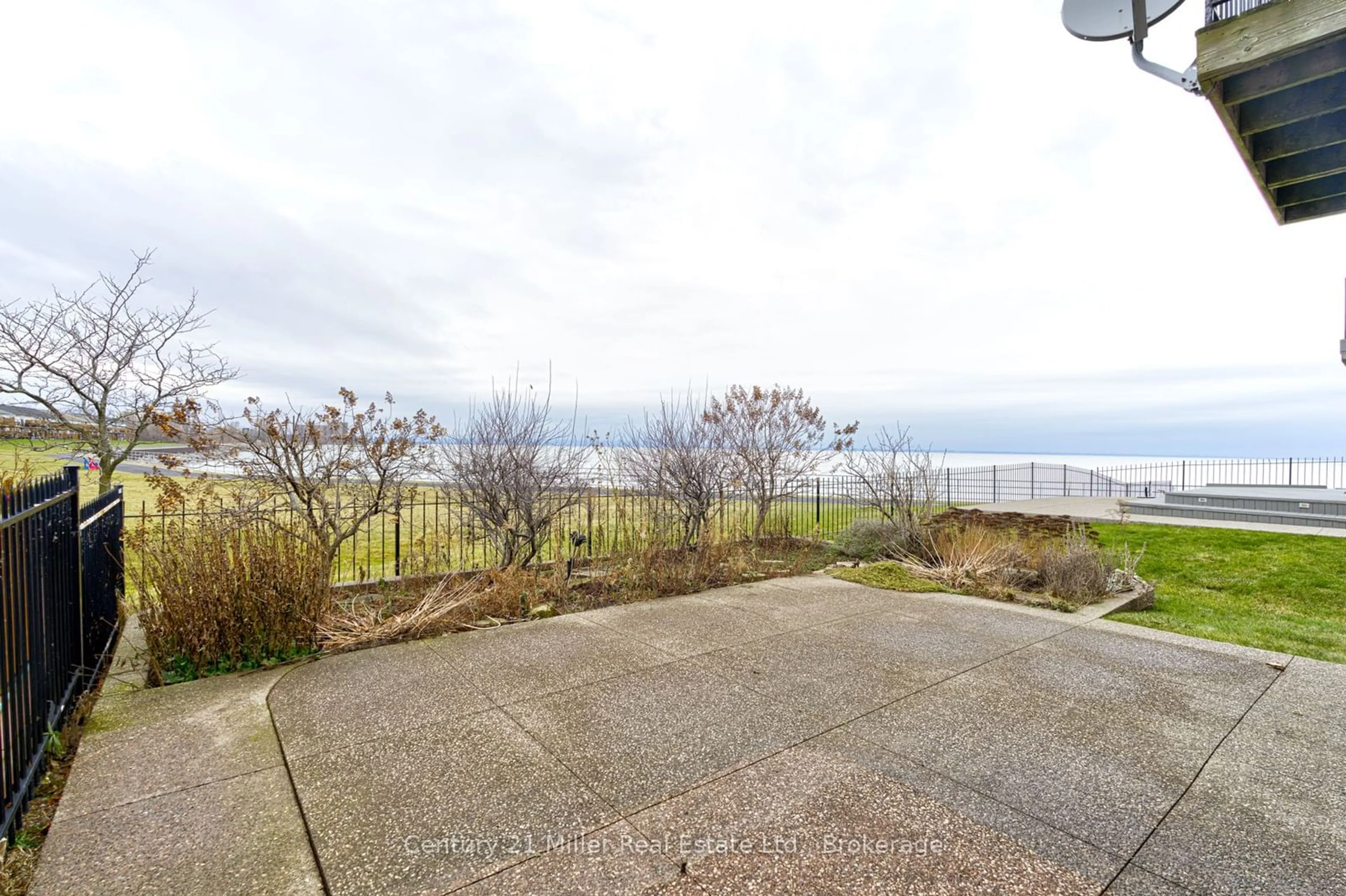 A pic from outside/outdoor area/front of a property/back of a property/a pic from drone, water/lake/river/ocean view for 487 Dewitt Rd, Hamilton Ontario L8E 5W8