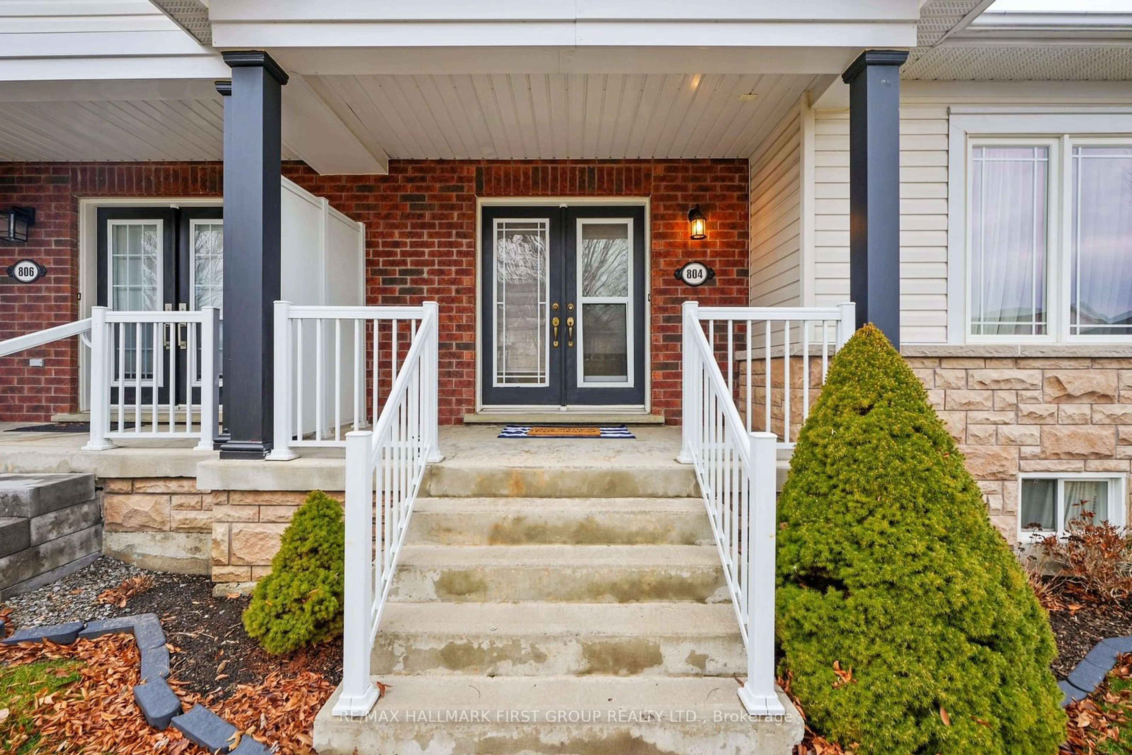 Indoor entryway for 804 Carlisle St, Cobourg Ontario K9A 0C7