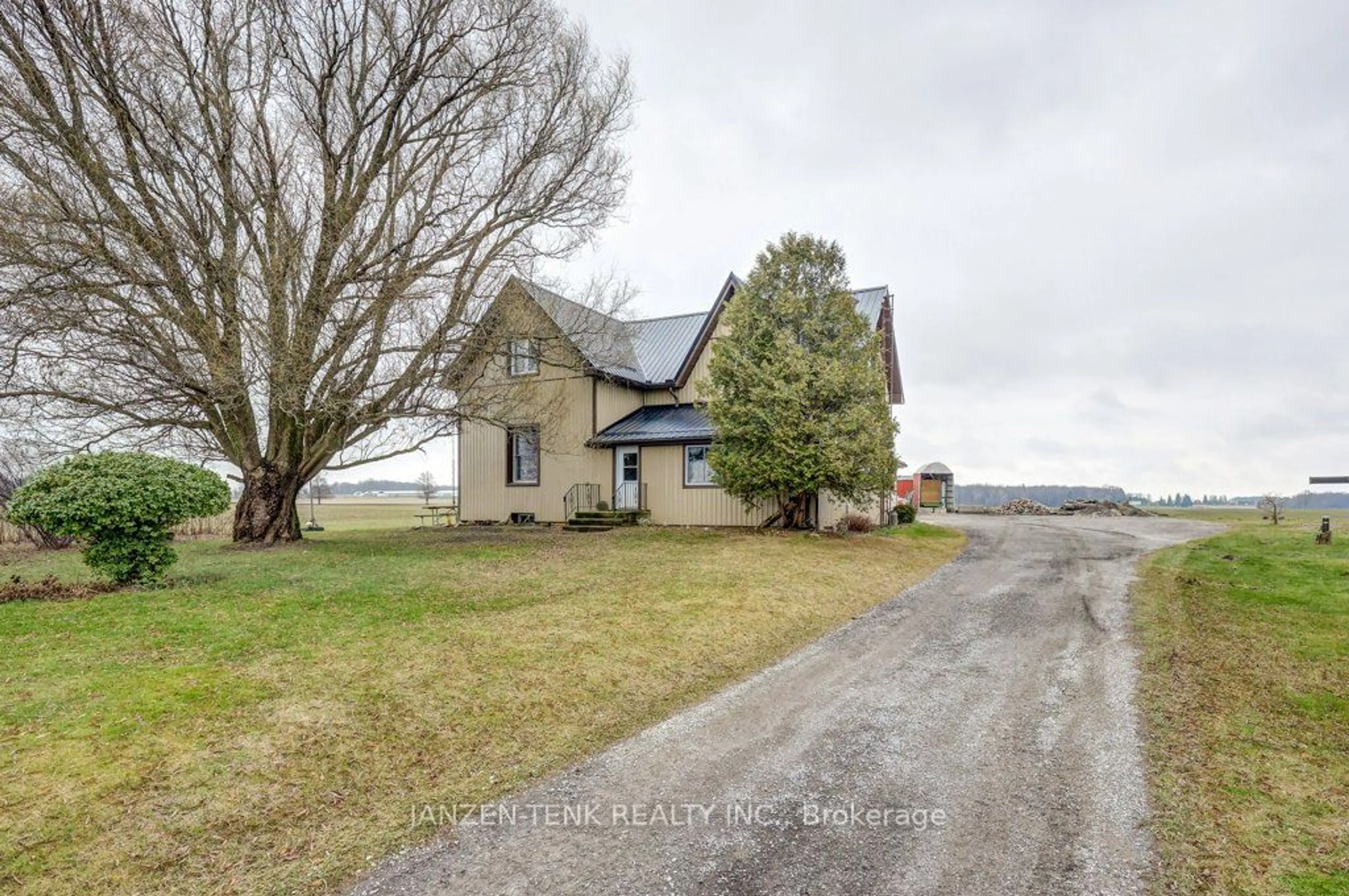 A pic from outside/outdoor area/front of a property/back of a property/a pic from drone, street for 50017 Talbot Line, Malahide Ontario N5H 2R1