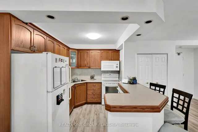Additional property image - 293 Mohawk Rd Unit 702