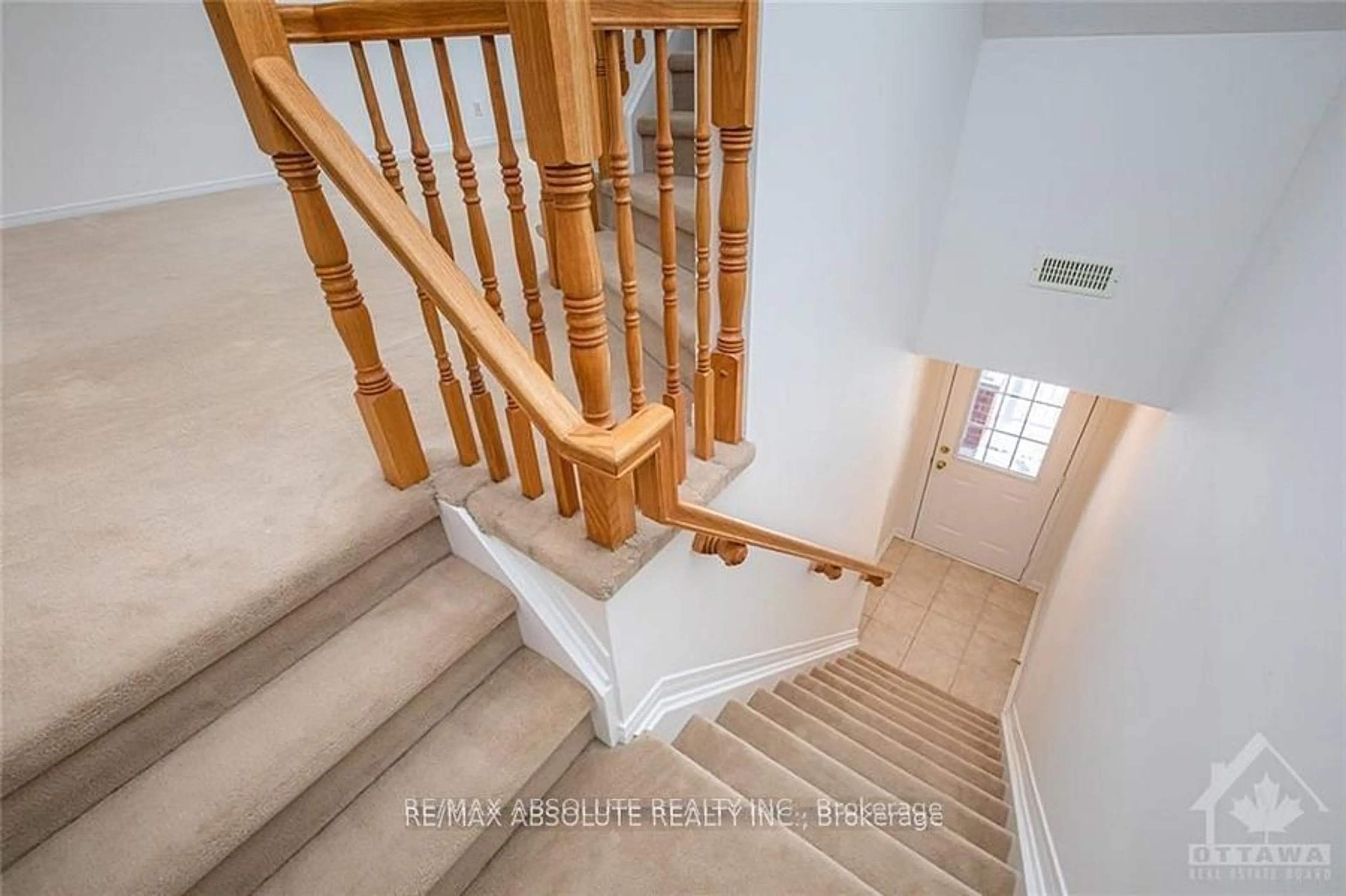 Stairs for 256 GERSHWIN, Bells Corners and South to Fallowfield Ontario K2H 1G5