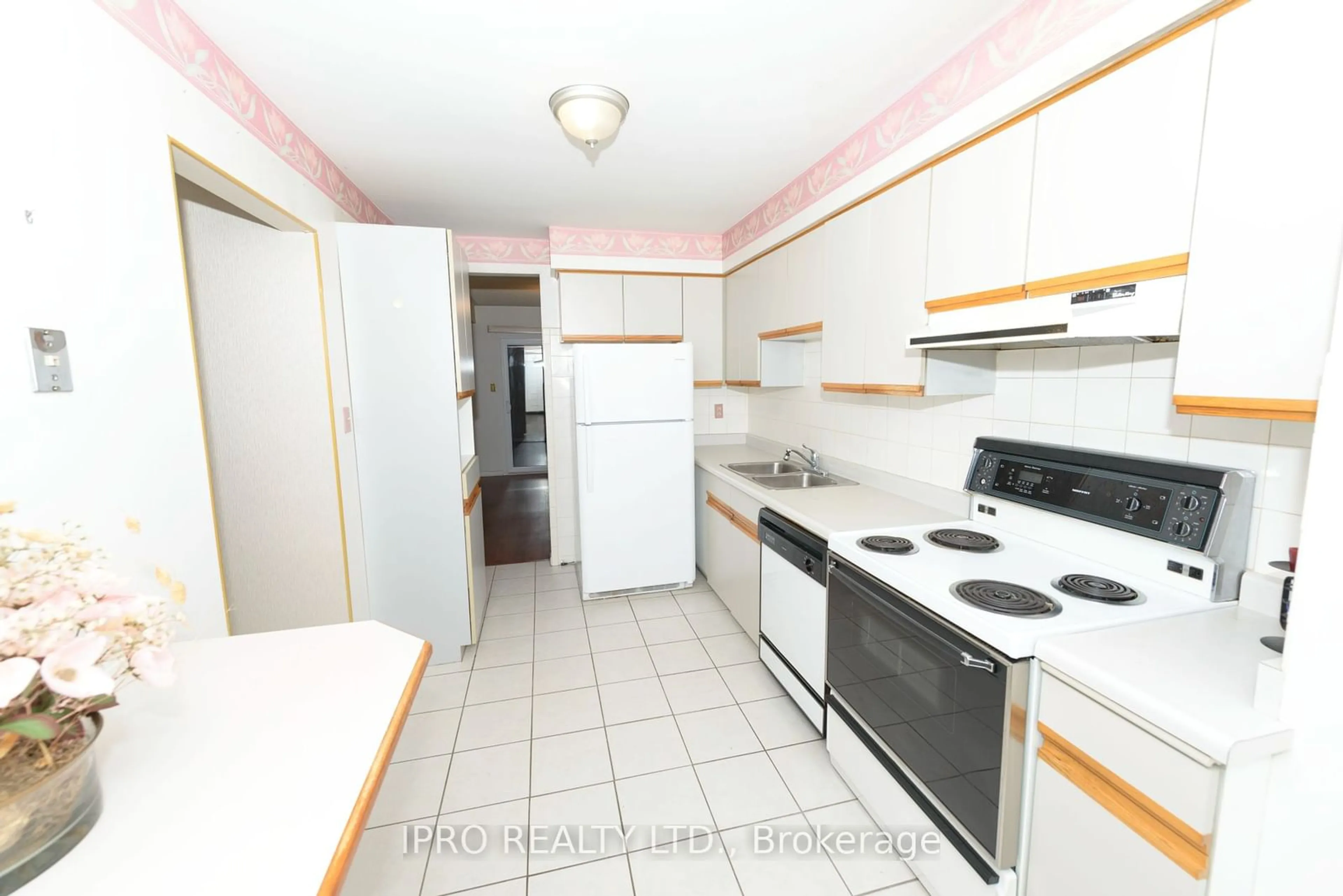 Standard kitchen, unknown for 38 Elora Dr #28, Hamilton Ontario L9C 7L4