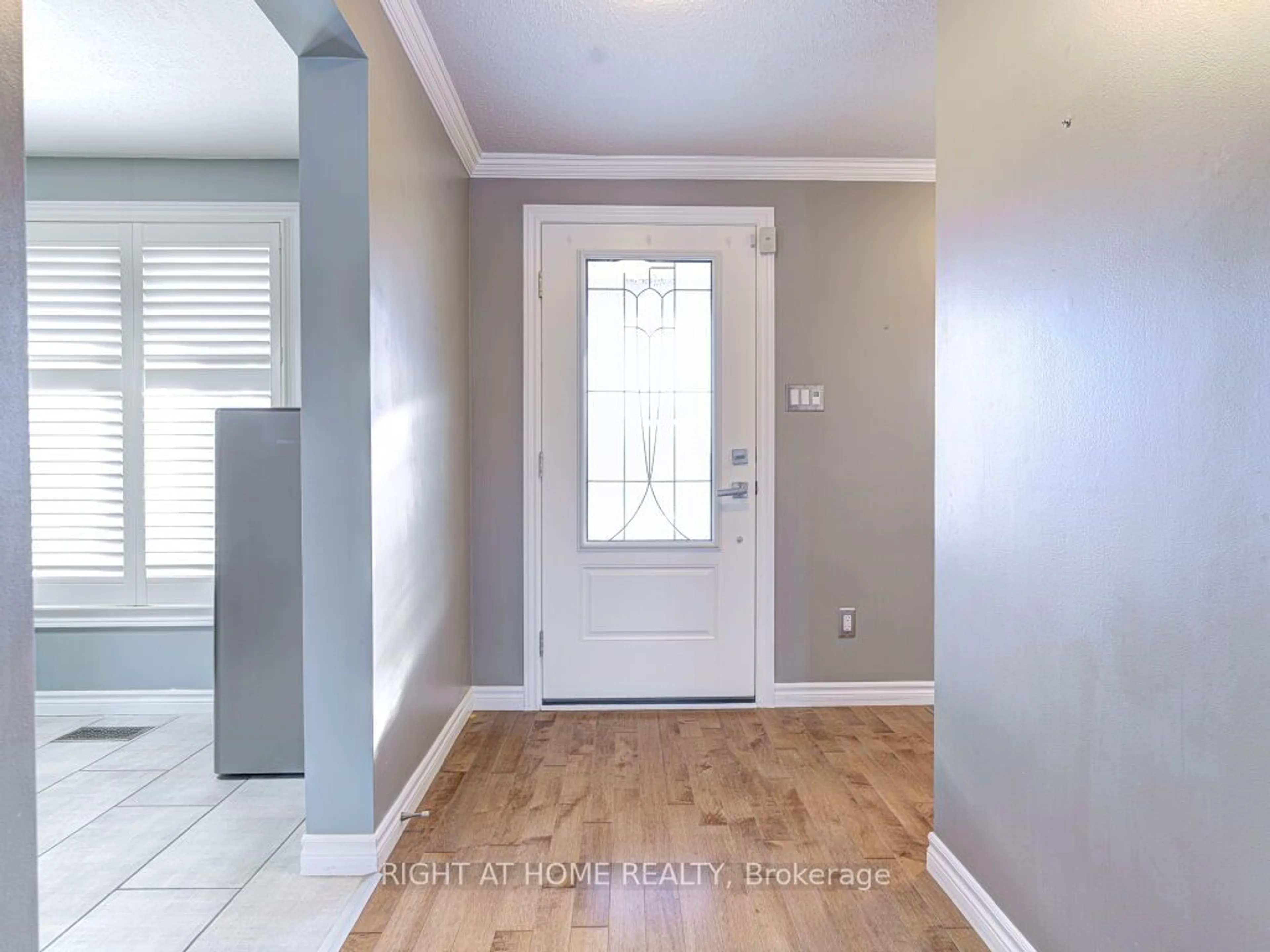 Indoor entryway for 548 Westvale Dr, Waterloo Ontario N2T 1V1