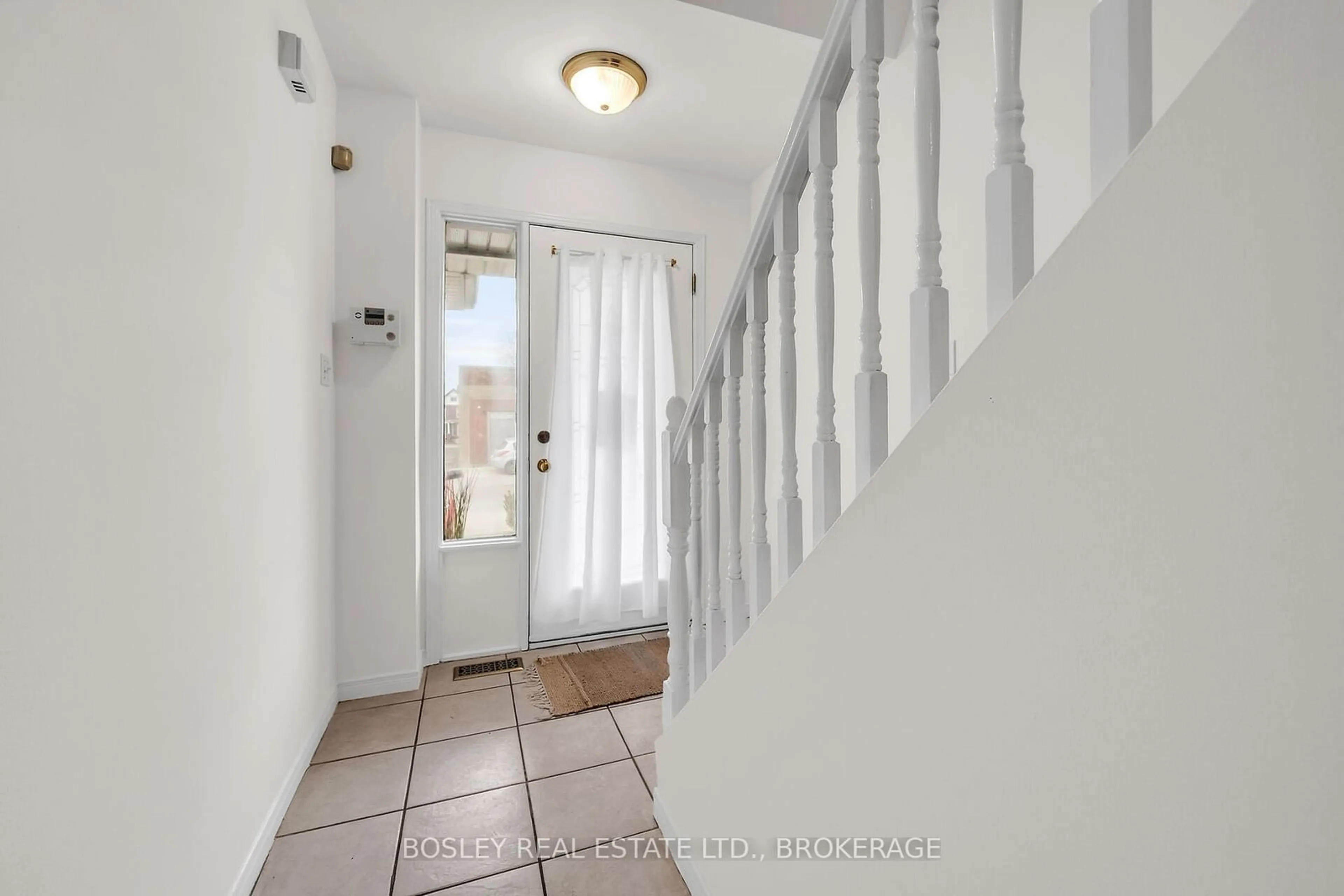 Indoor entryway for 11 Cheever St, Hamilton Ontario L8L 5R6