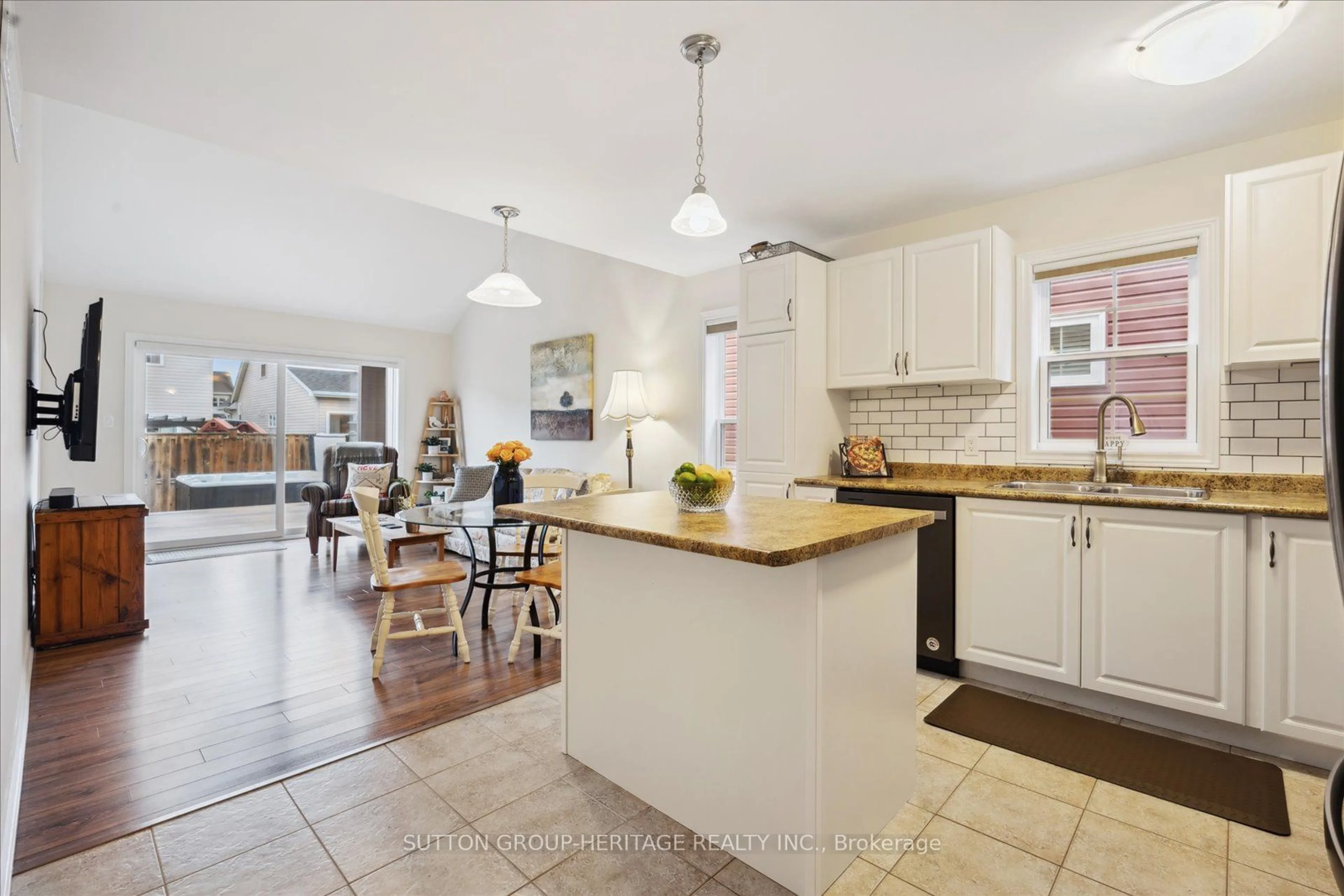 Open concept kitchen, ceramic/tile floor for 6 Briarwood Ave, Kawartha Lakes Ontario K9V 0M1