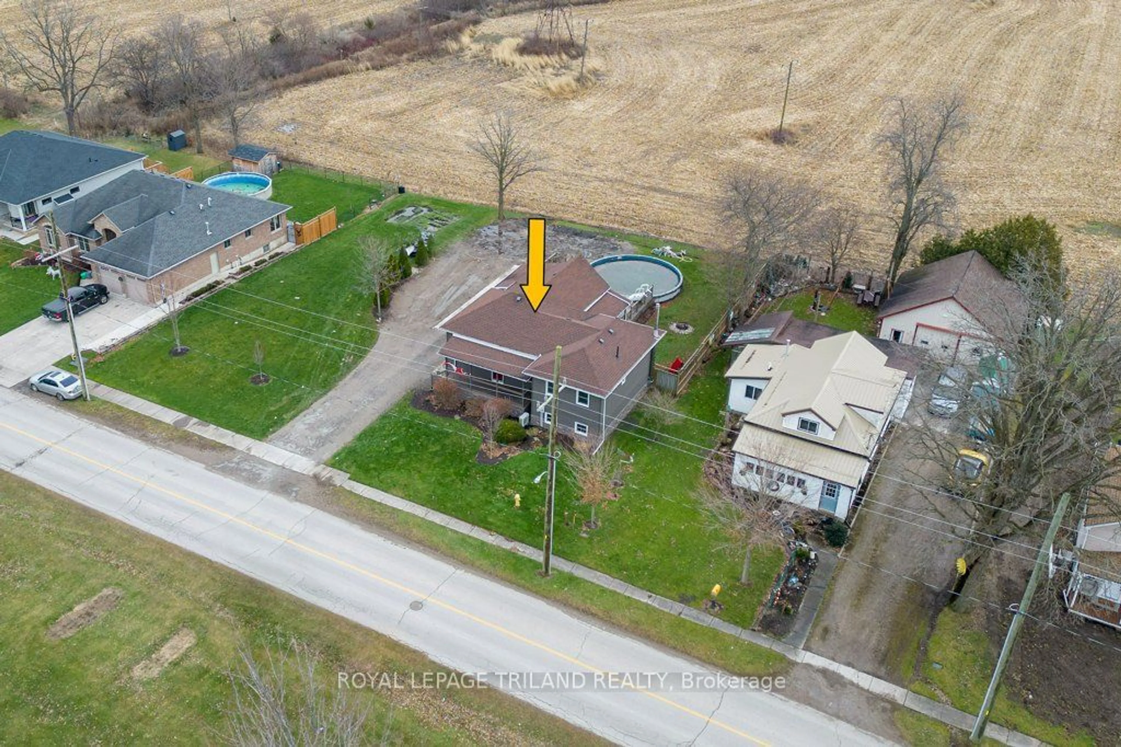 A pic from outside/outdoor area/front of a property/back of a property/a pic from drone, building for 262 Marsh Line, Dutton/Dunwich Ontario N0L 1J0