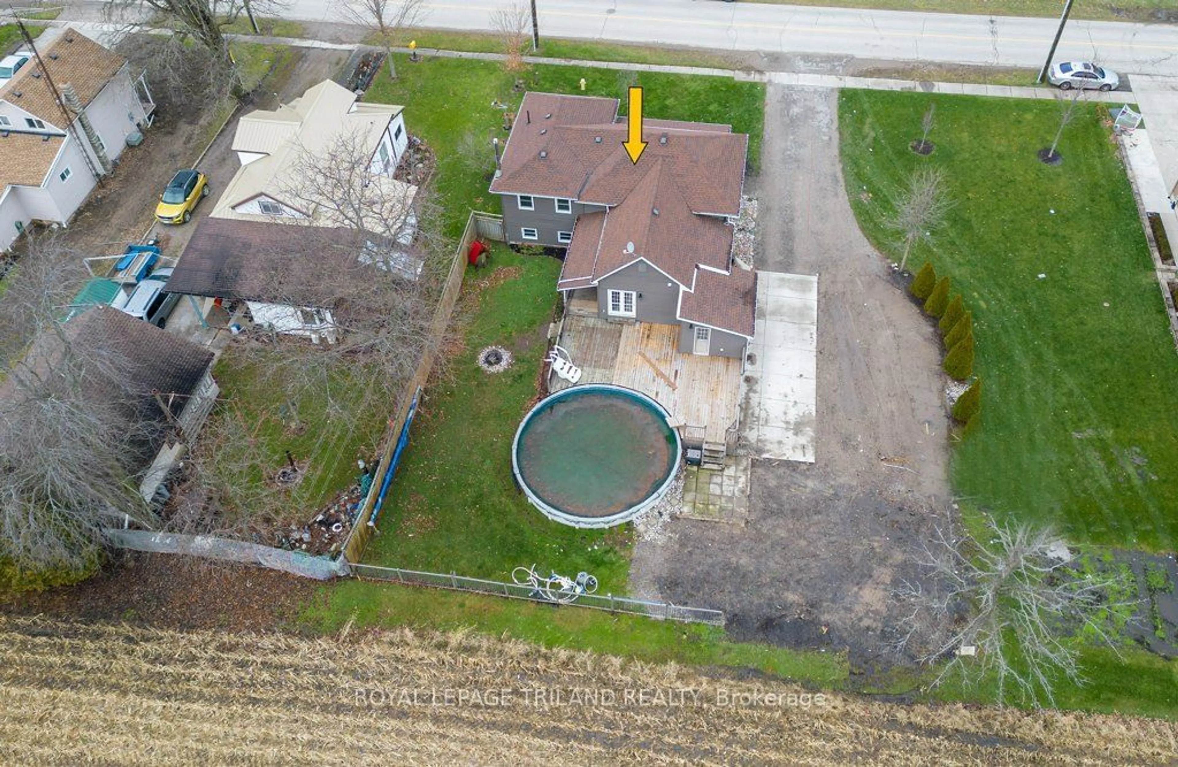 A pic from outside/outdoor area/front of a property/back of a property/a pic from drone, street for 262 Marsh Line, Dutton/Dunwich Ontario N0L 1J0