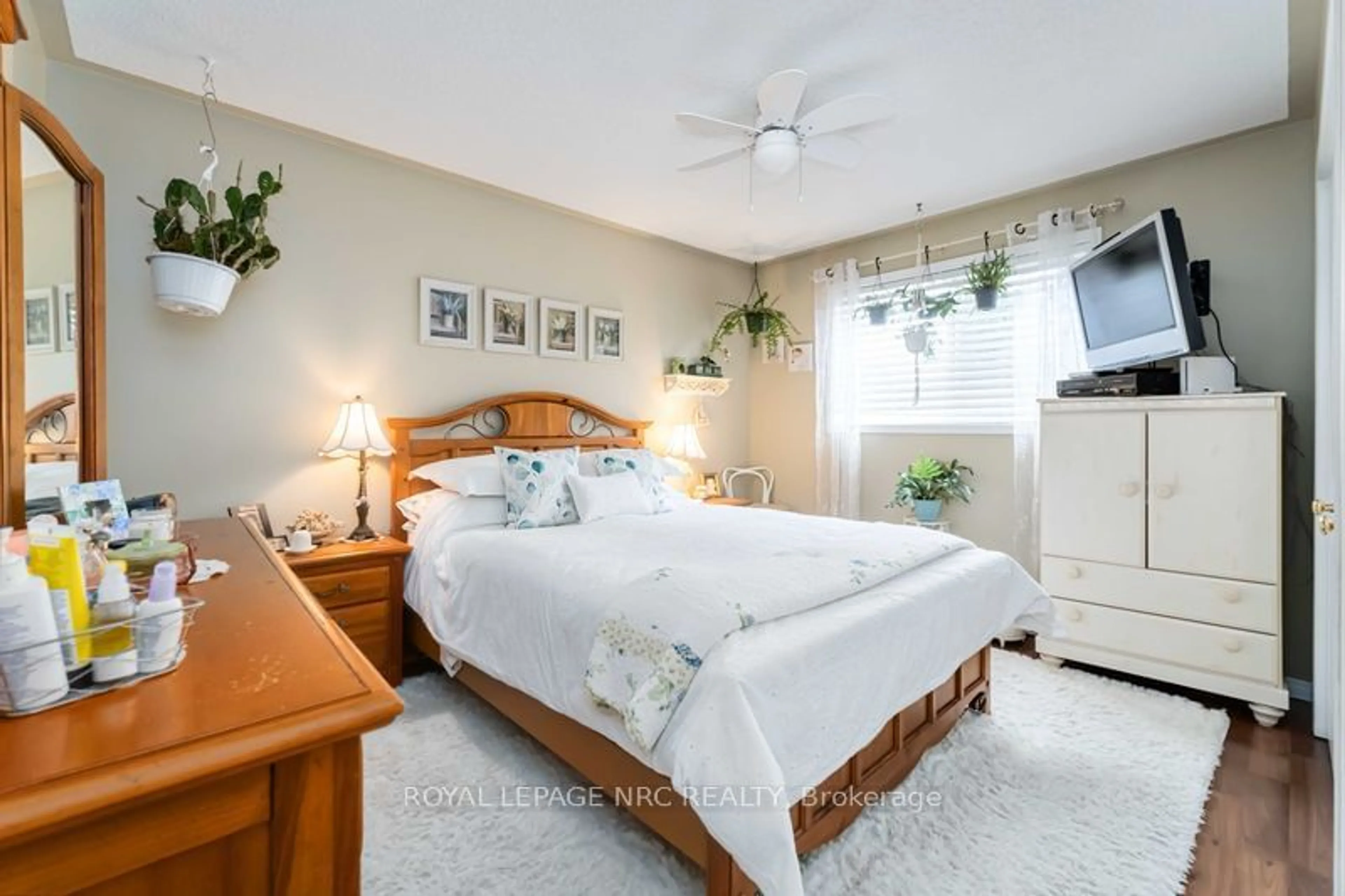 Bedroom with bed, unknown for 26A Durham Dr, St. Catharines Ontario L2M 1C2