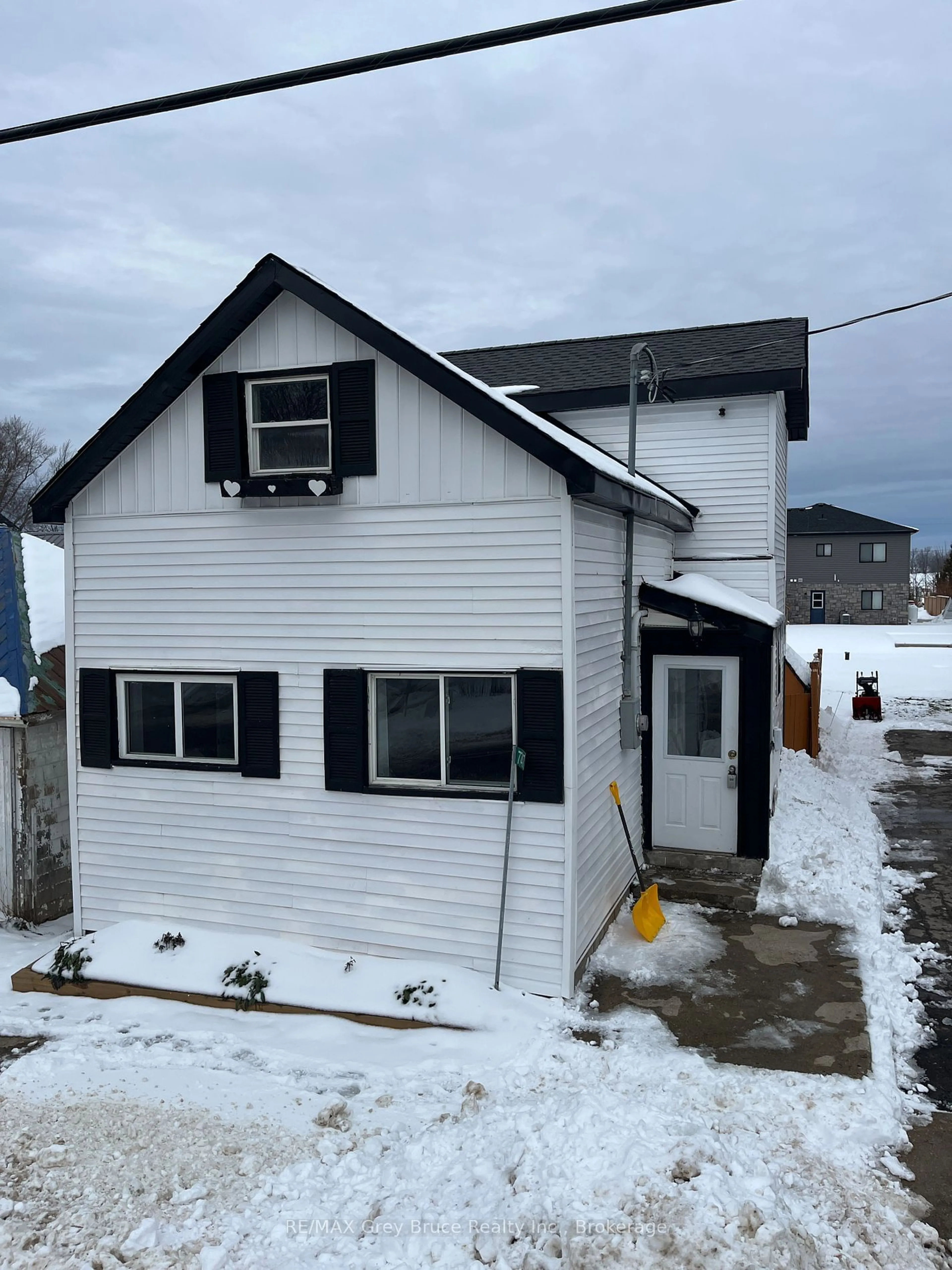 Home with vinyl exterior material, building for 7747 Highway 21, South Bruce Peninsula Ontario N0H 1A0