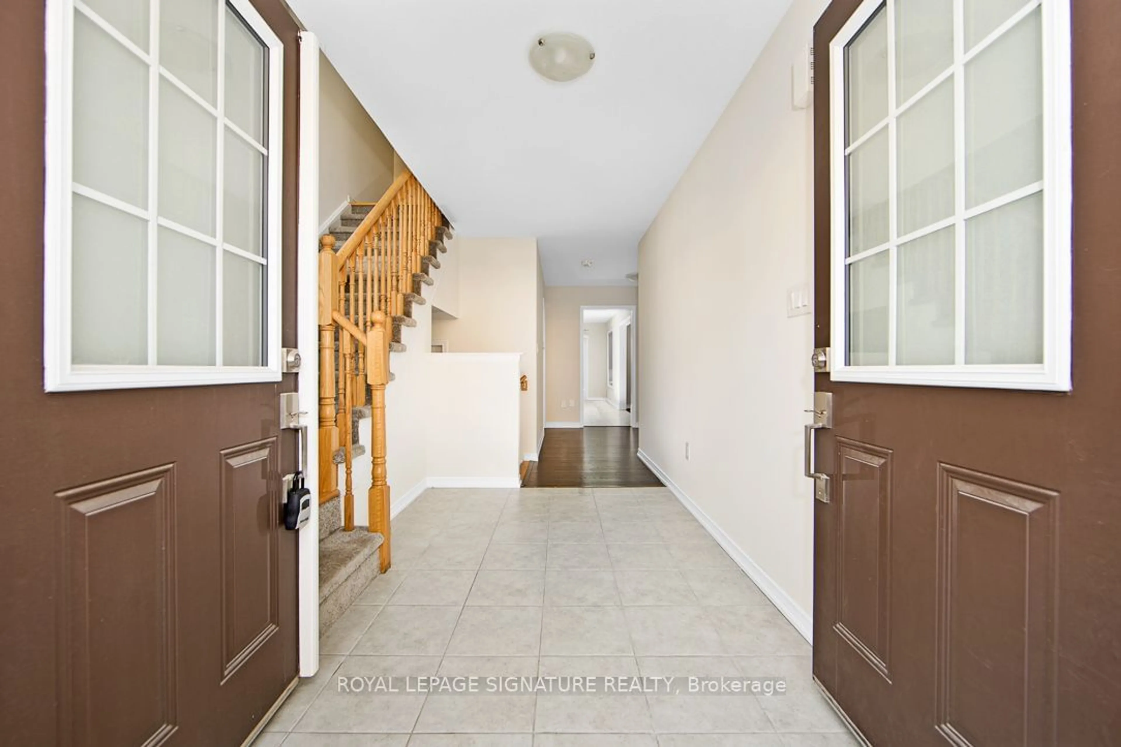 Indoor entryway for 21 Cloy Dr, Thorold Ontario L3B 0G5