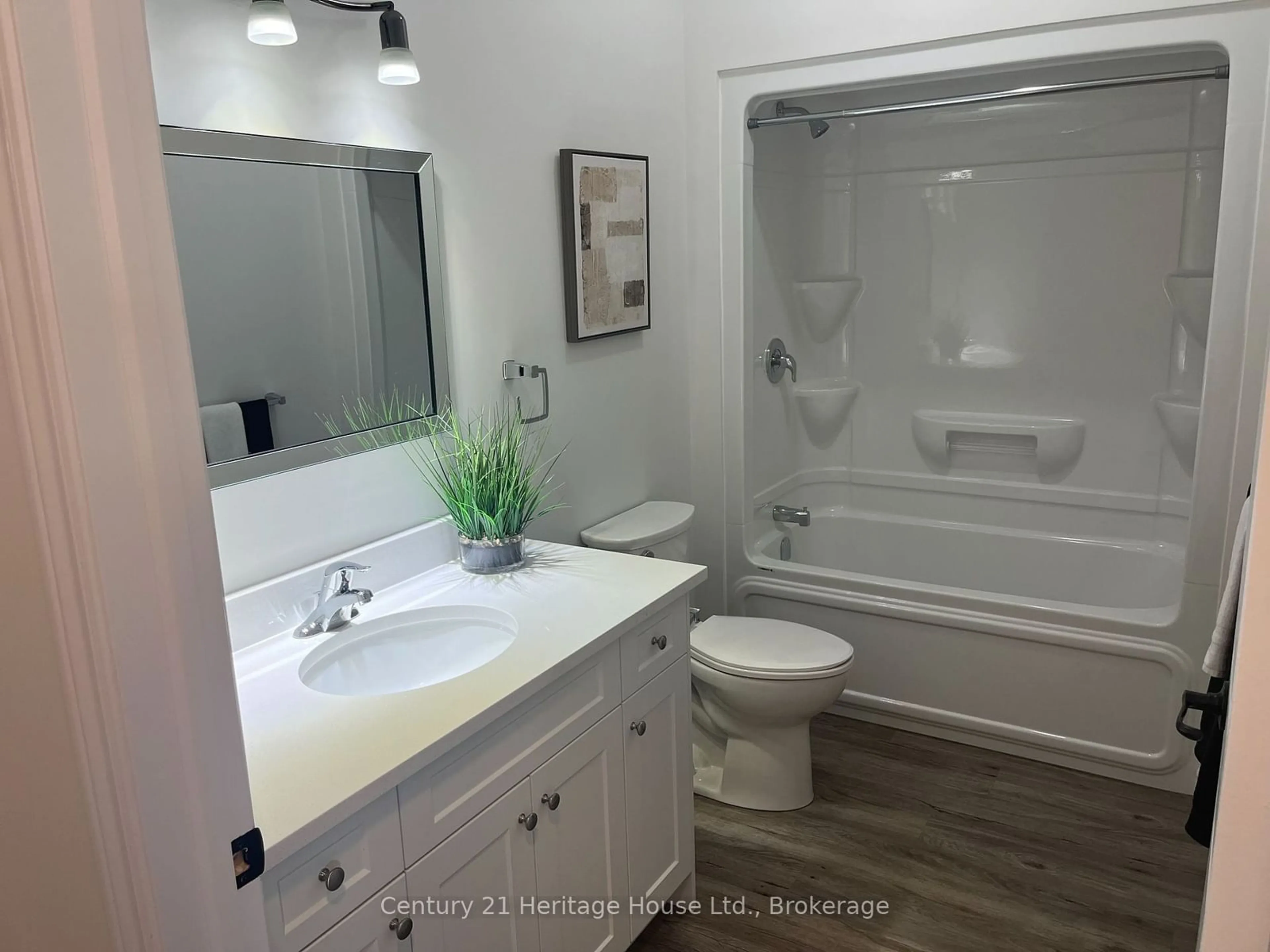 Standard bathroom, ceramic/tile floor for 111 Broomer Cres, Wellington North Ontario N0G 2L2