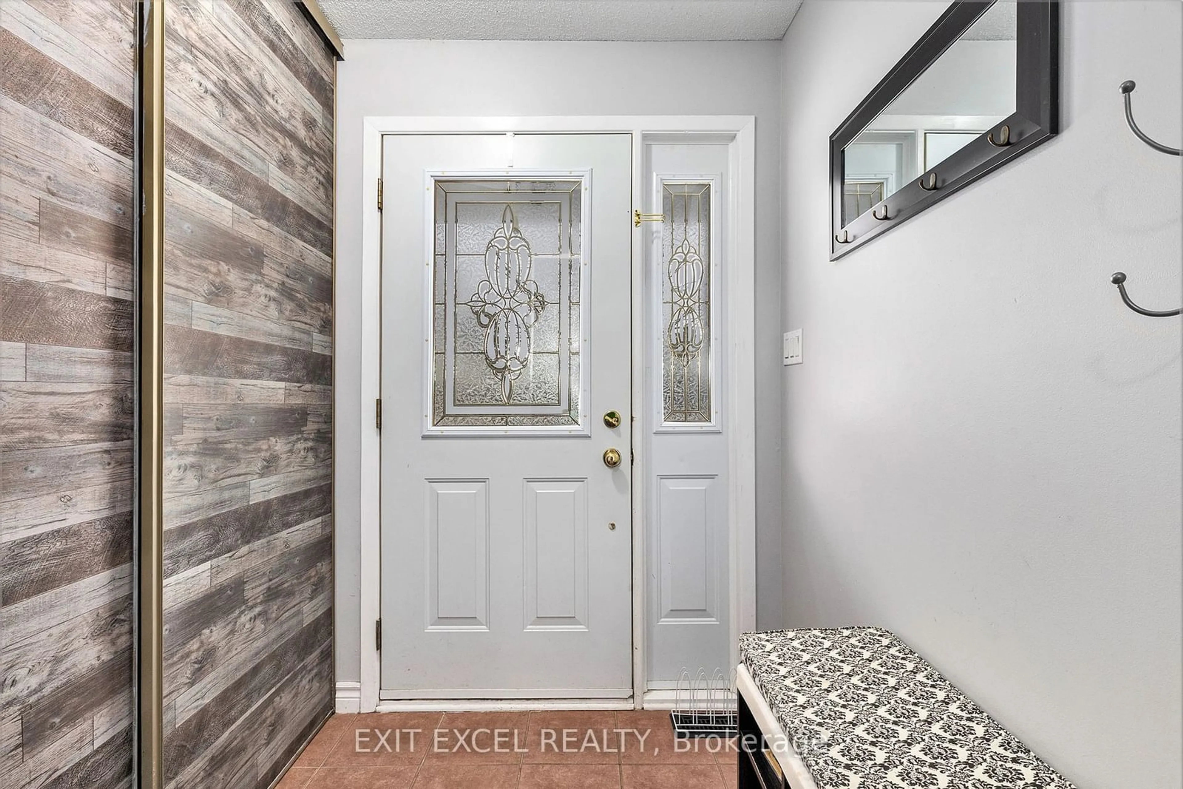 Indoor entryway for 351 Russell Rd, Clarence-Rockland Ontario K0A 2A0