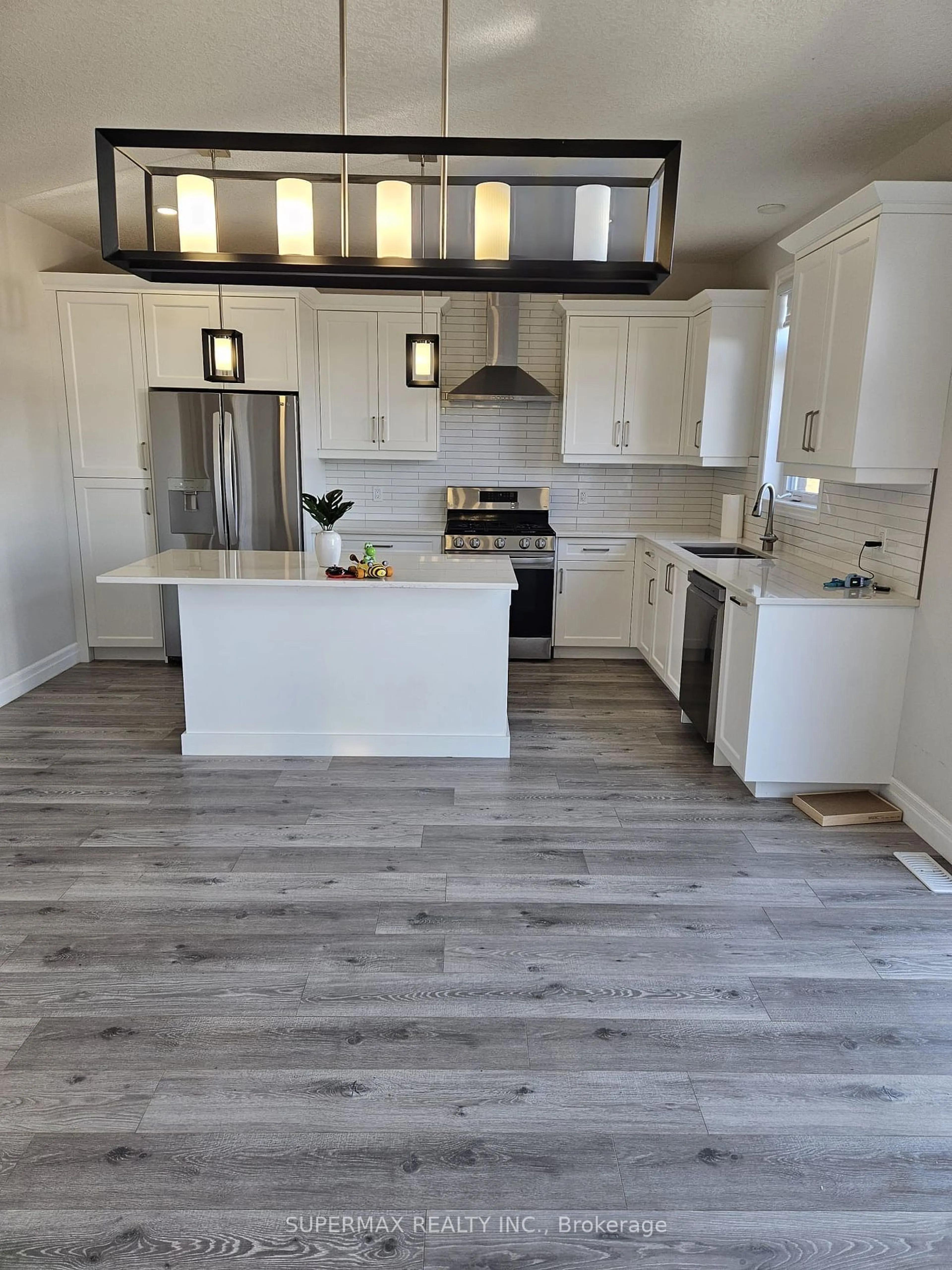 Open concept kitchen, wood/laminate floor for 121 Renaissance Dr, St. Thomas Ontario N5R 0K1