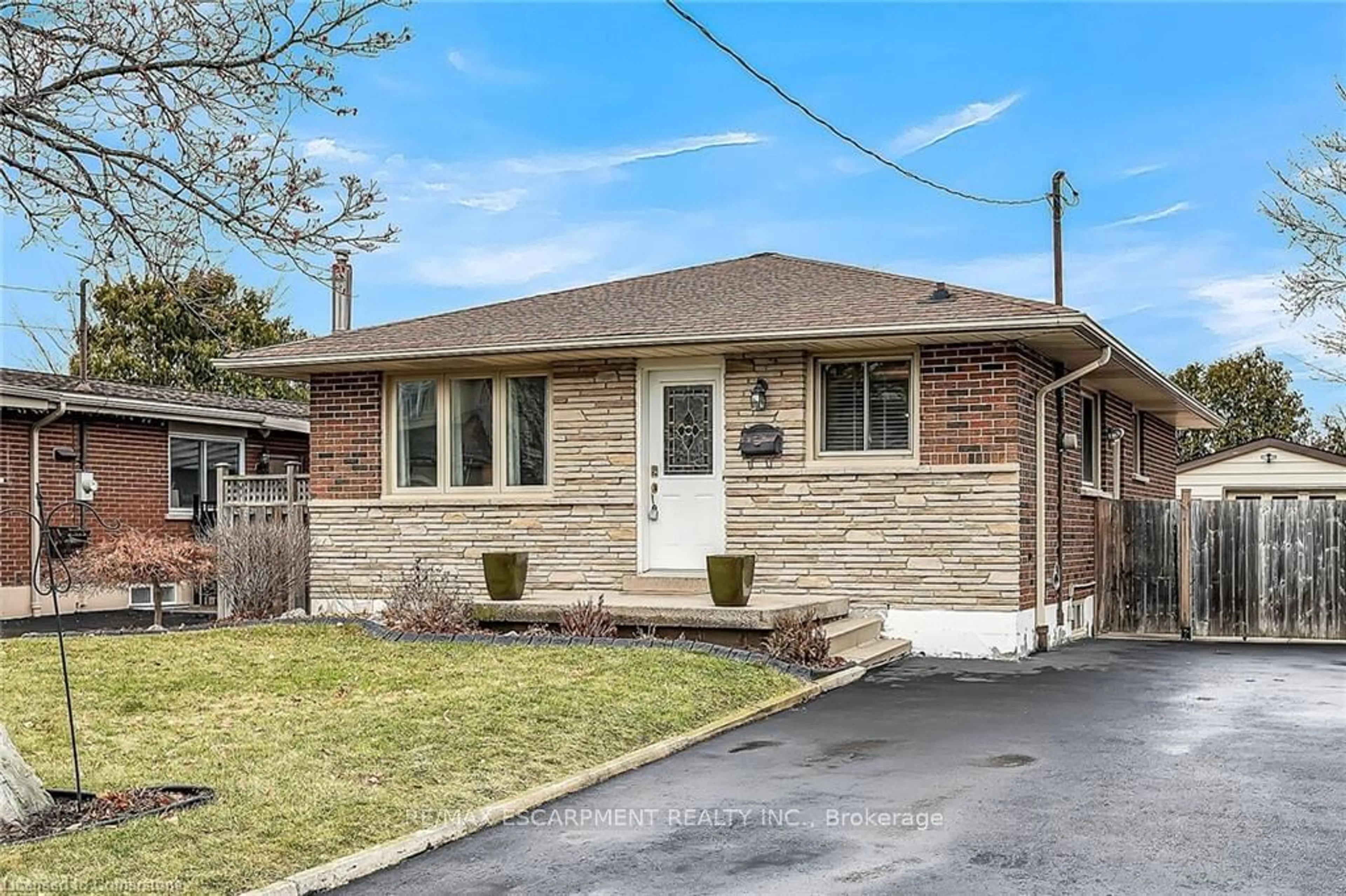 Home with brick exterior material, street for 253 Thorner Dr, Hamilton Ontario L8V 2M6