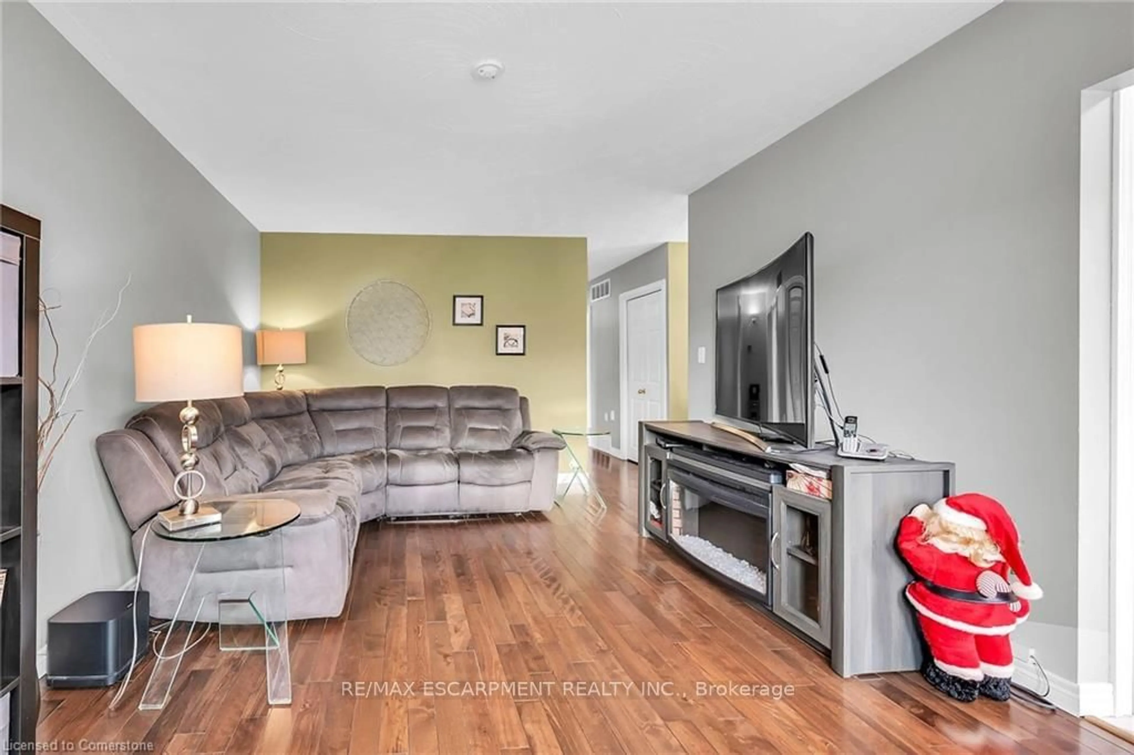 Living room with furniture, unknown for 253 Thorner Dr, Hamilton Ontario L8V 2M6