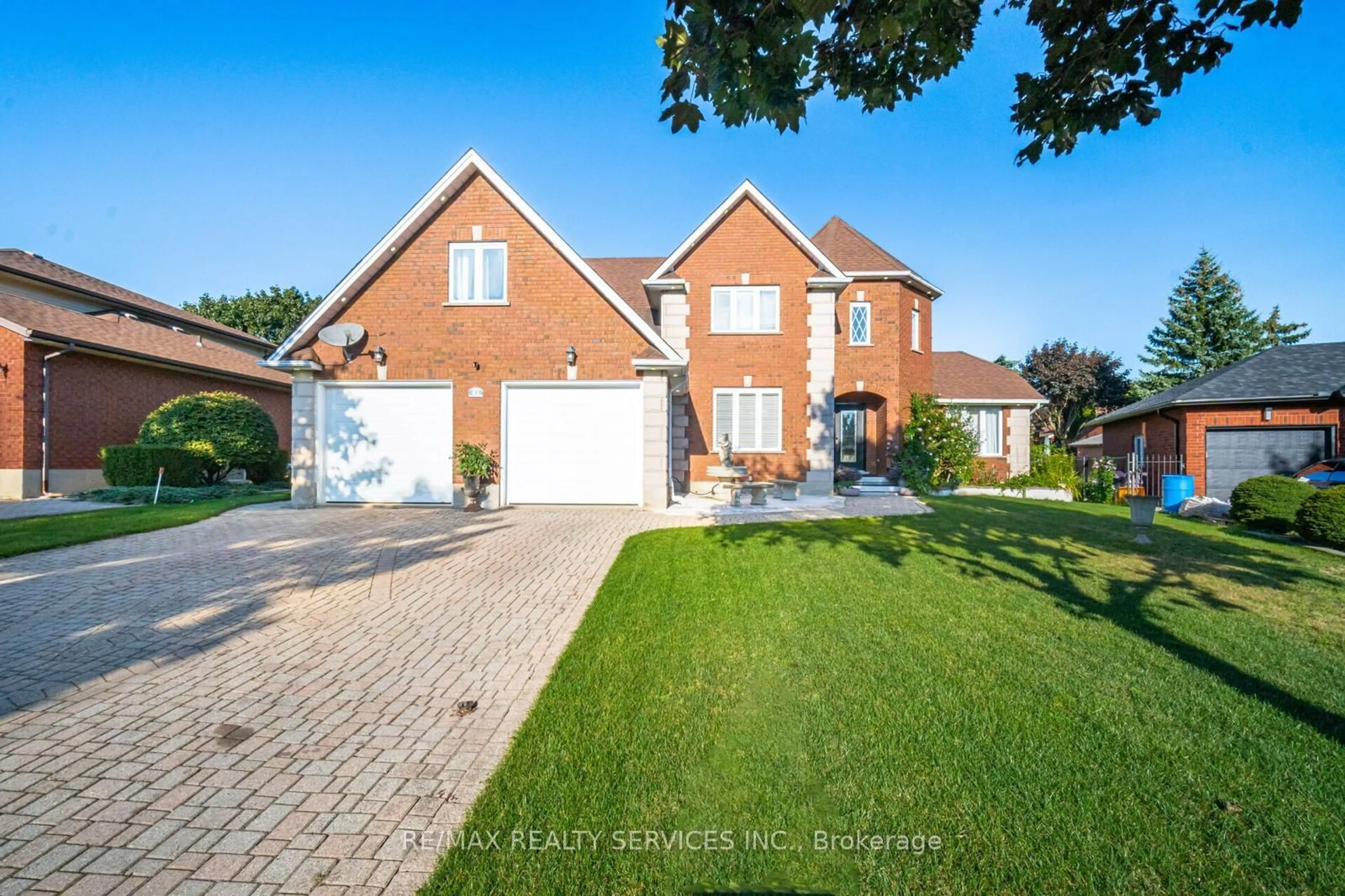 Home with brick exterior material, street for 41 Jadestone Crt, Kitchener Ontario N2A 3X7