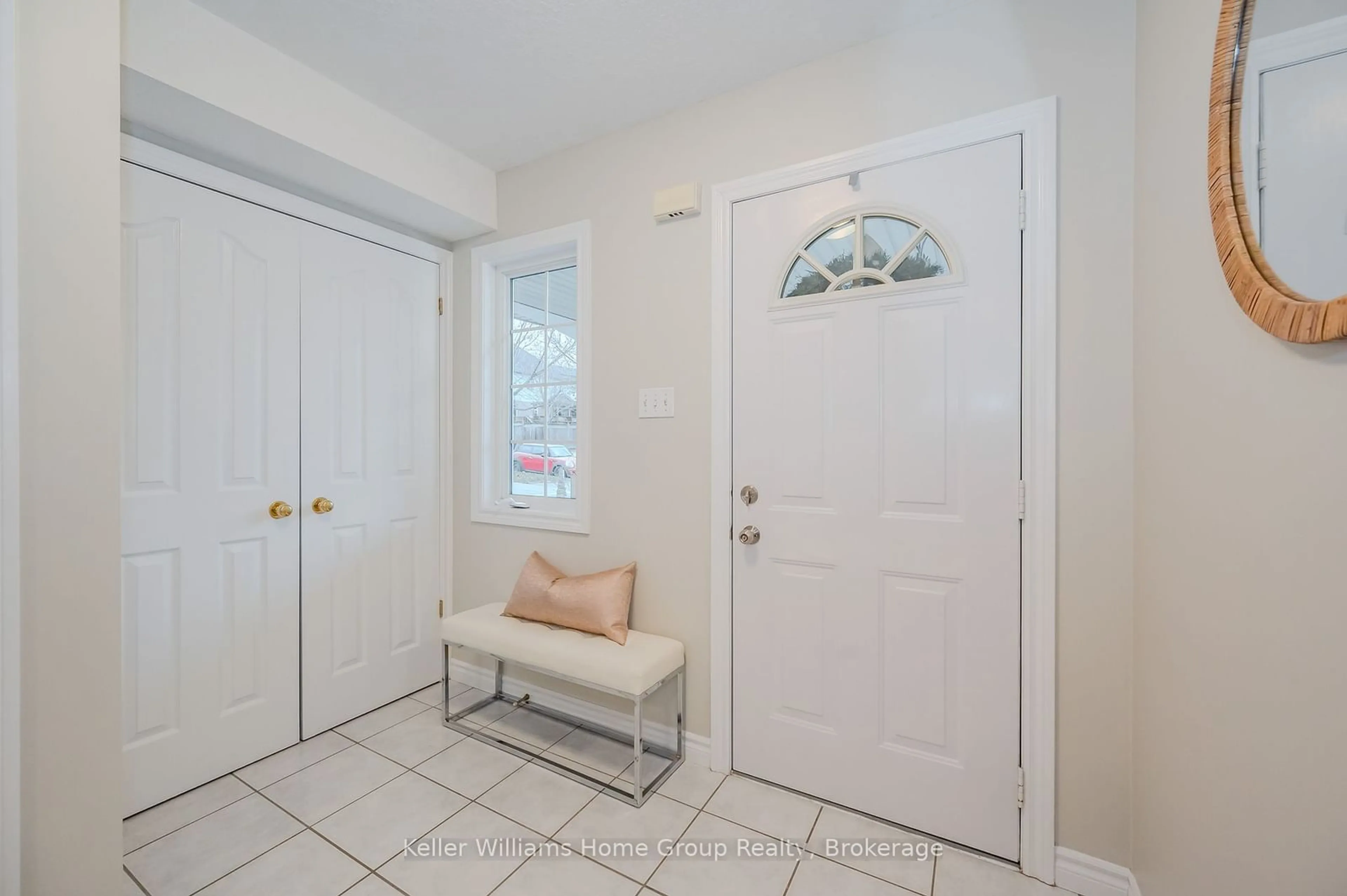 Indoor entryway for 52 Carrington Pl, Guelph Ontario N1G 5C3