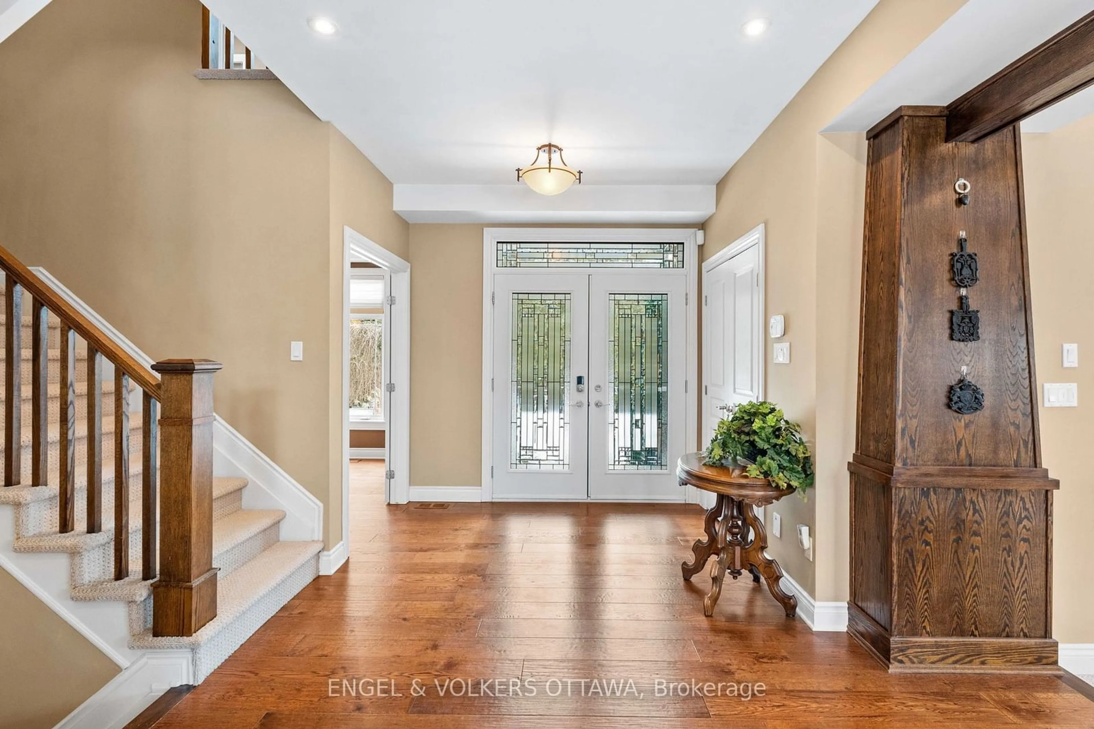 Indoor entryway for 5785 Longhearth Way, Manotick - Kars - Rideau Twp and Area Ontario K4M 1M2