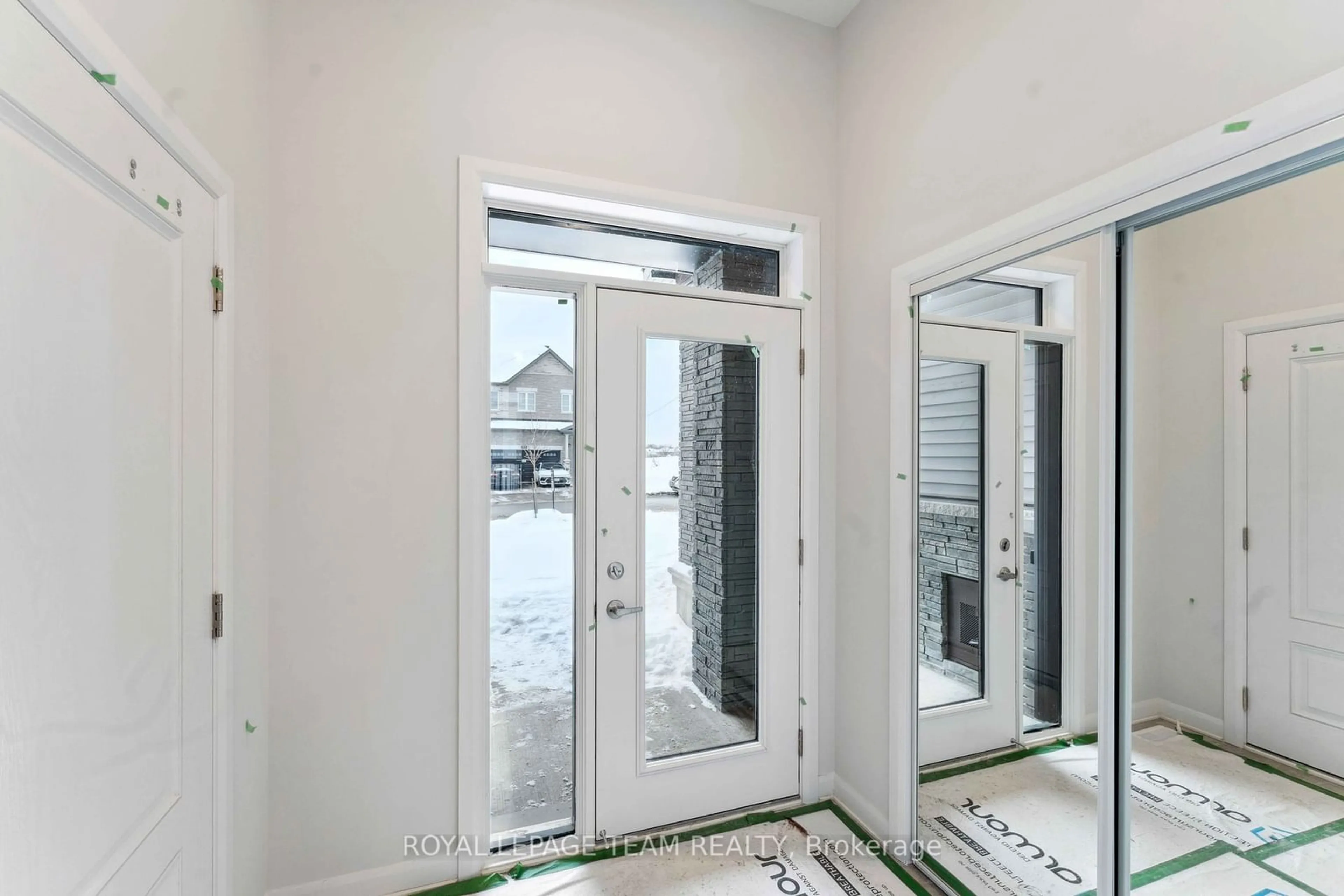 Indoor entryway for 132 Invention Blvd, Kanata Ontario K2W 0L8