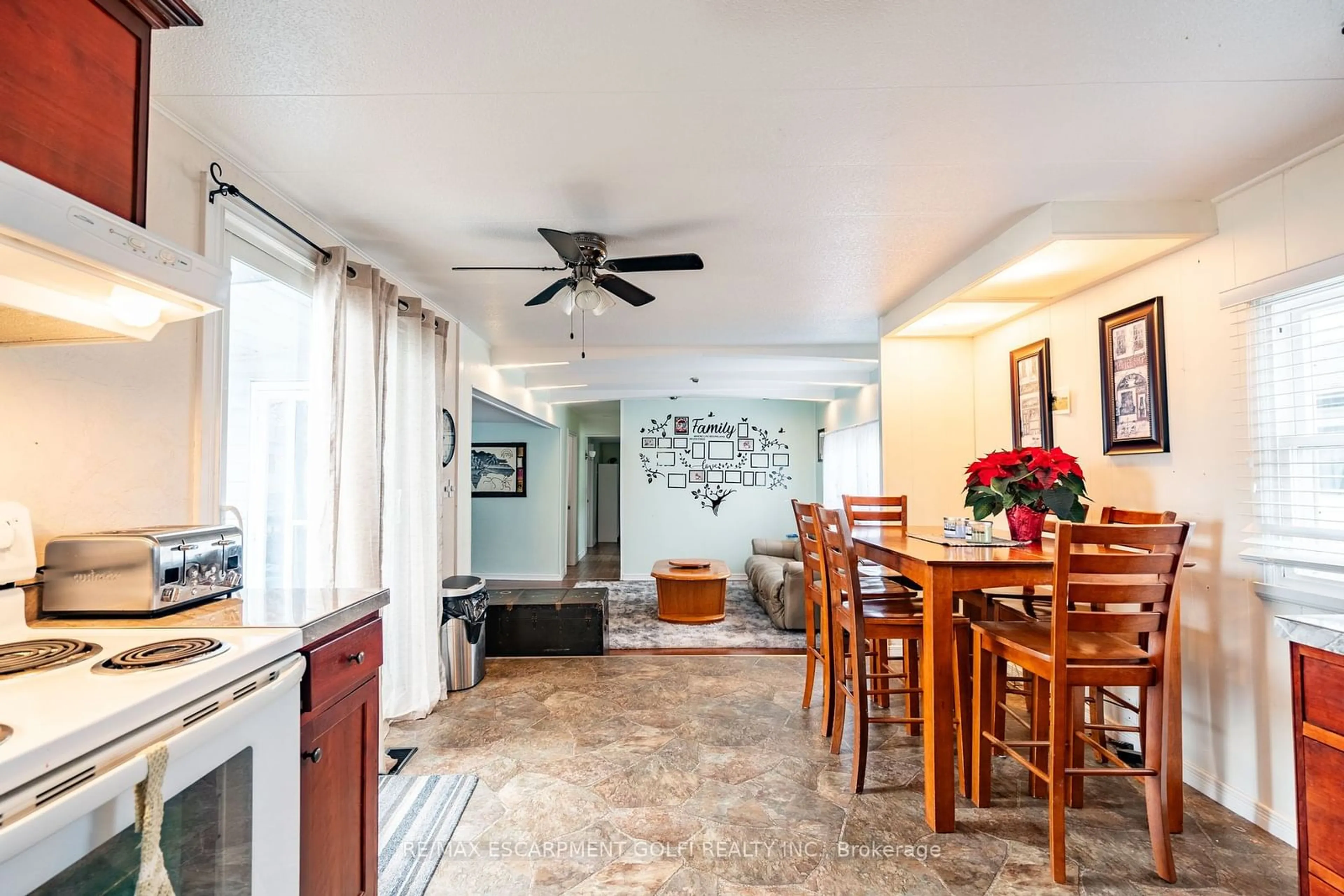 Dining room, ceramic/tile floor for 4588 Martha Lane, Lincoln Ontario L0R 1B1