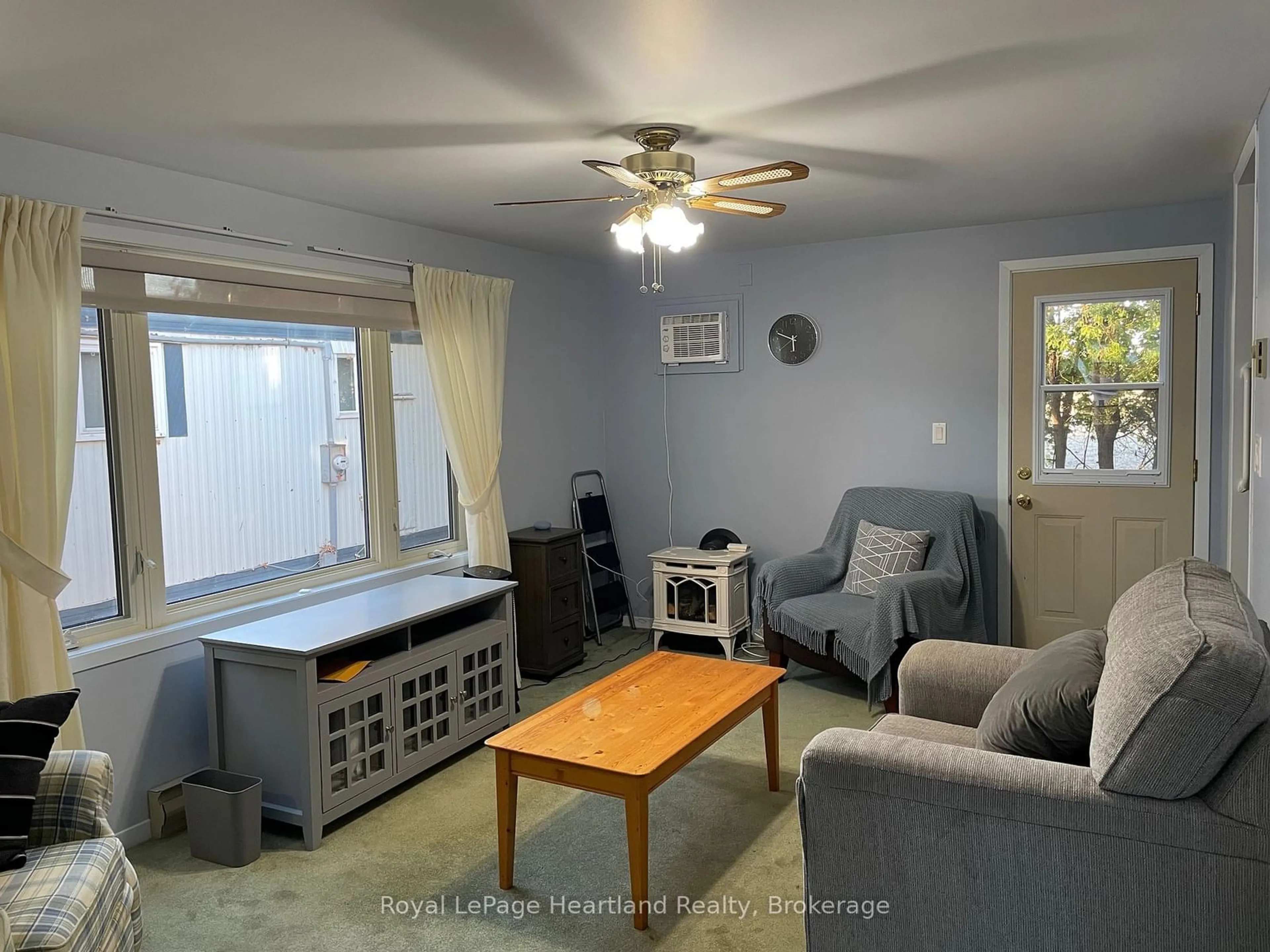 Living room with furniture, unknown for 36 SUTTON Dr, Ashfield-Colborne-Wawanosh Ontario N7A 3Y3