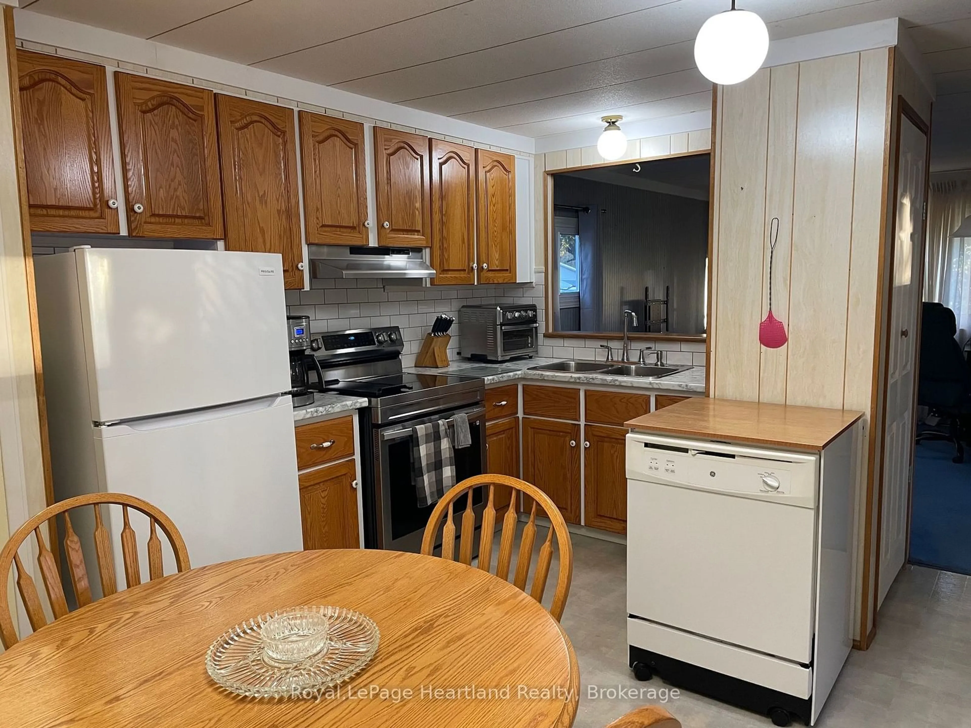 Standard kitchen, unknown for 36 SUTTON Dr, Ashfield-Colborne-Wawanosh Ontario N7A 3Y3