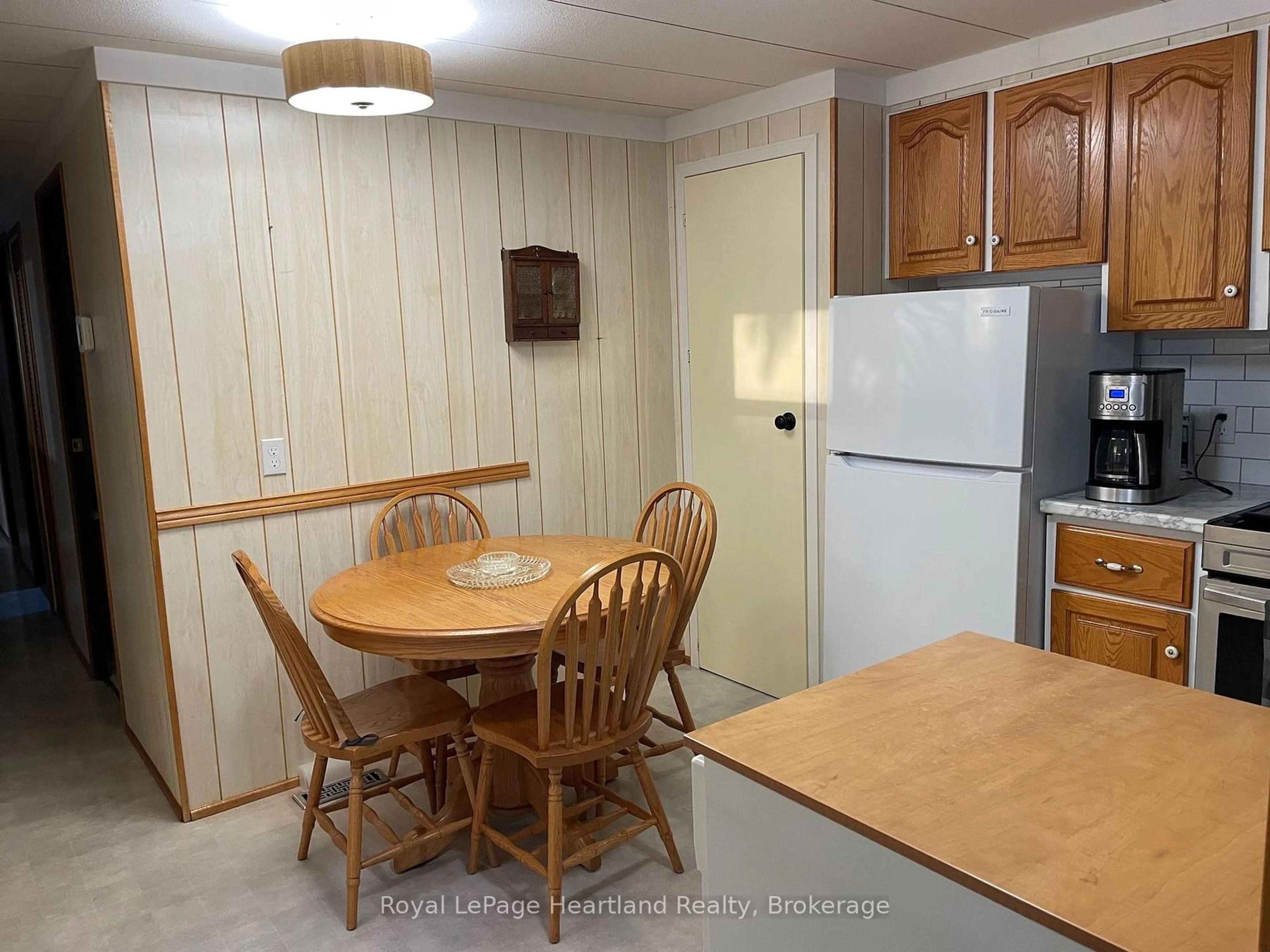 Standard kitchen, wood/laminate floor for 36 SUTTON Dr, Ashfield-Colborne-Wawanosh Ontario N7A 3Y3