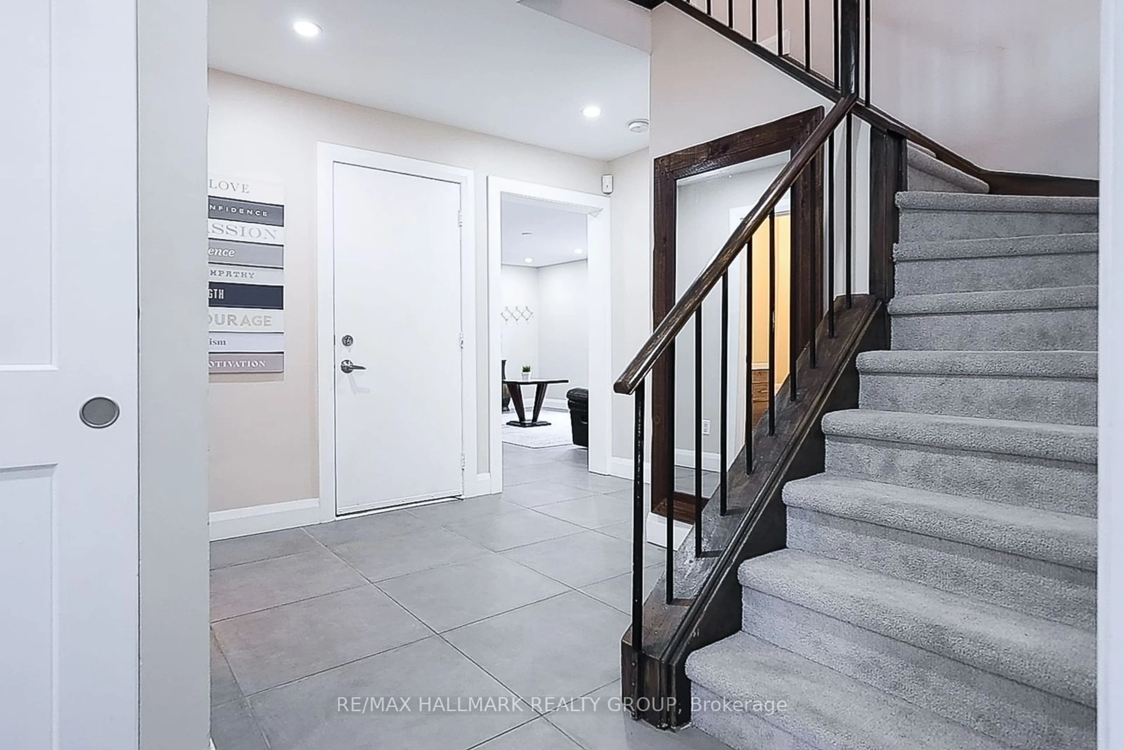 Indoor entryway for 1609 BOTTRIELL Way, Orleans - Cumberland and Area Ontario K4A 1W5