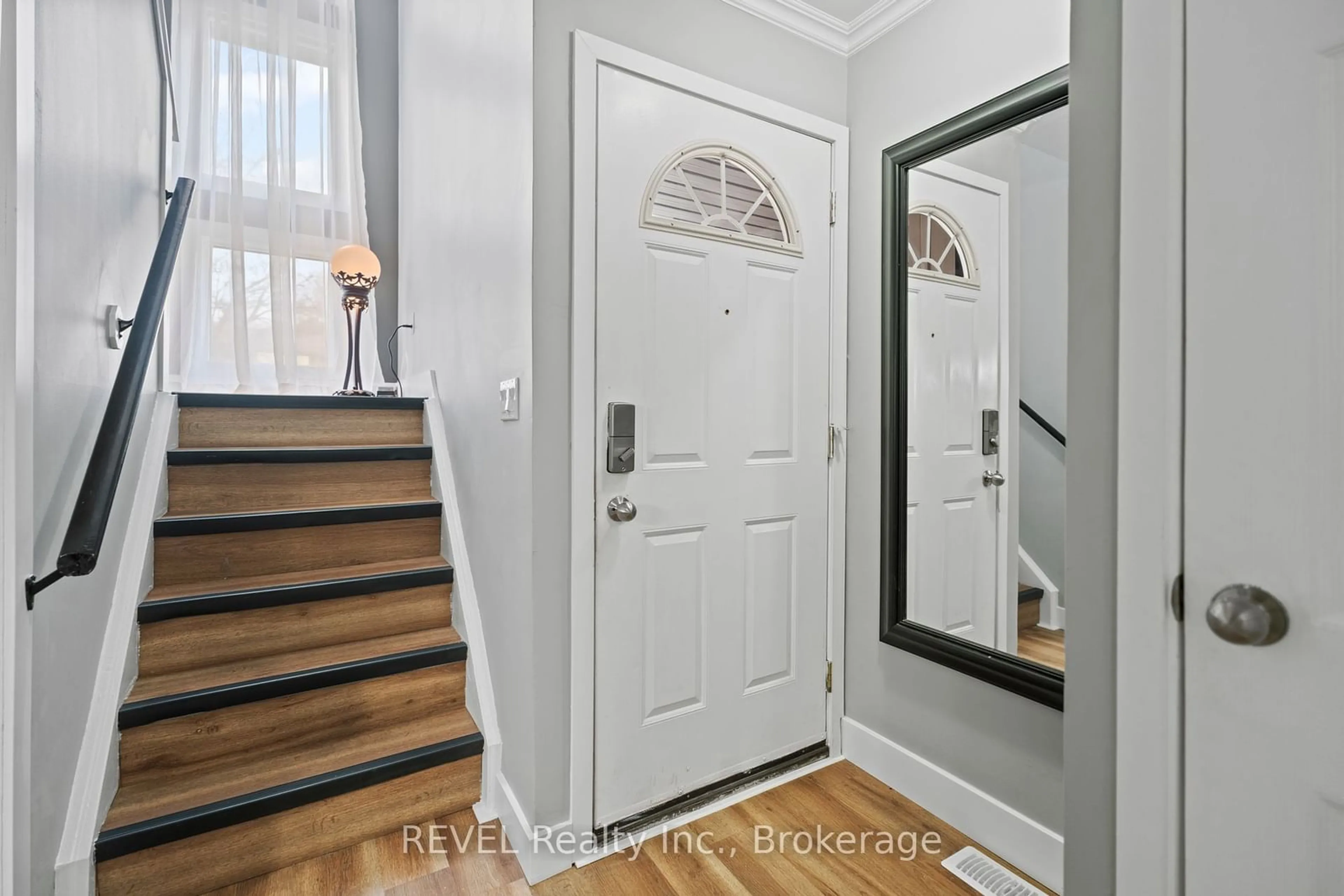 Indoor entryway for 302 Vine St #28, St. Catharines Ontario L2M 7M6