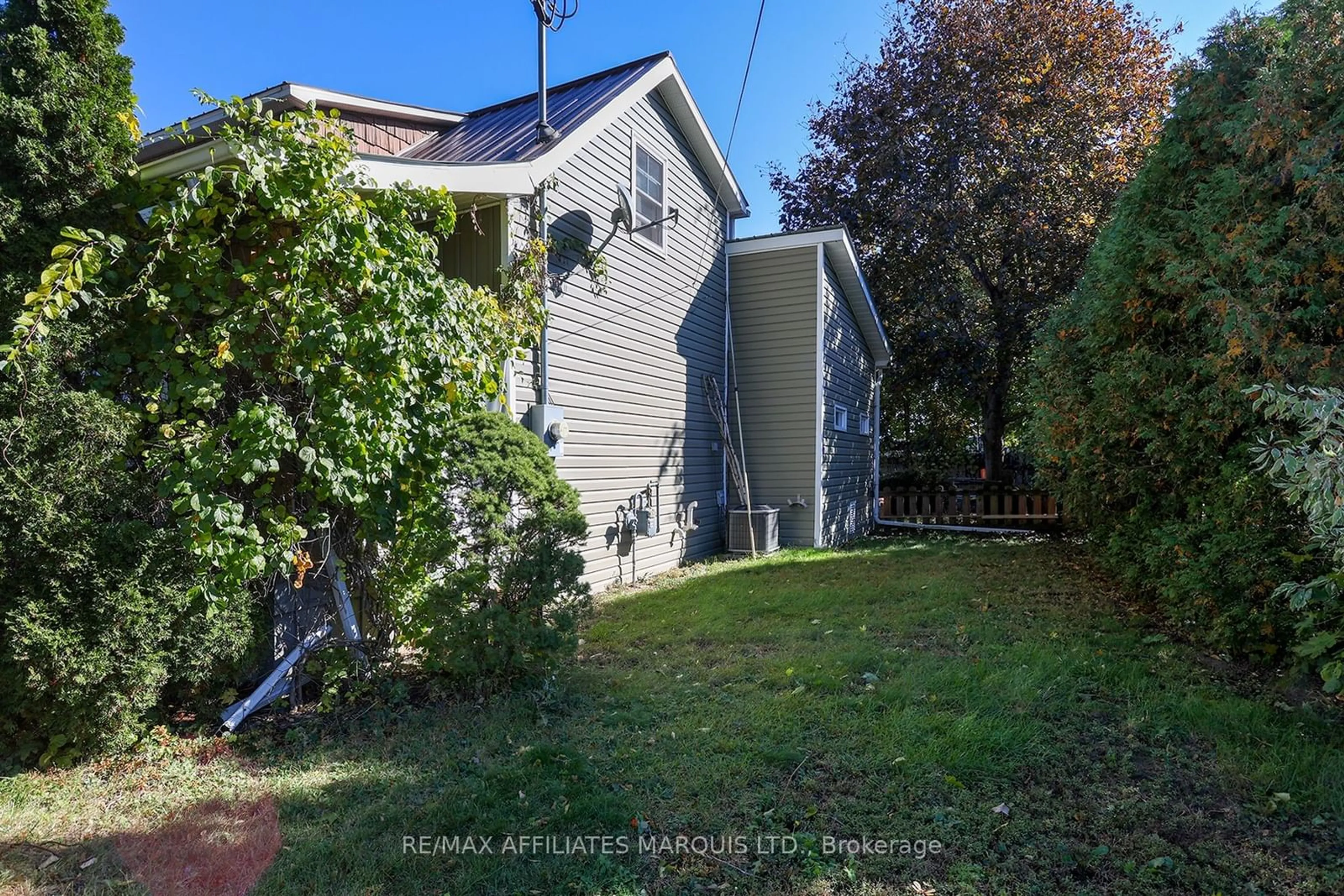 A pic from outside/outdoor area/front of a property/back of a property/a pic from drone, street for 13 Maud St, South Dundas Ontario K0C 1X0