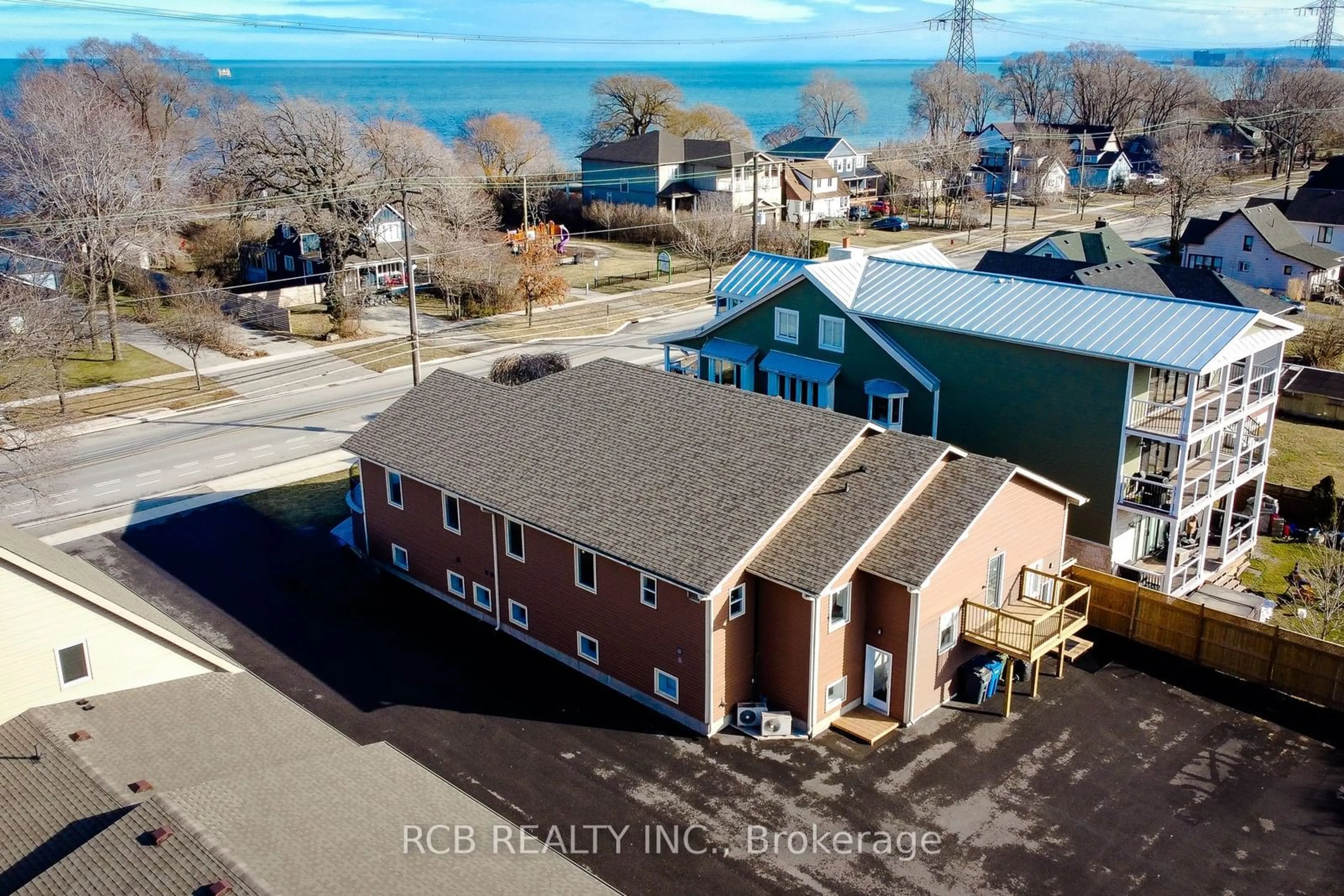 A pic from outside/outdoor area/front of a property/back of a property/a pic from drone, water/lake/river/ocean view for 180 Beach Blvd, Hamilton Ontario L8H 6V9