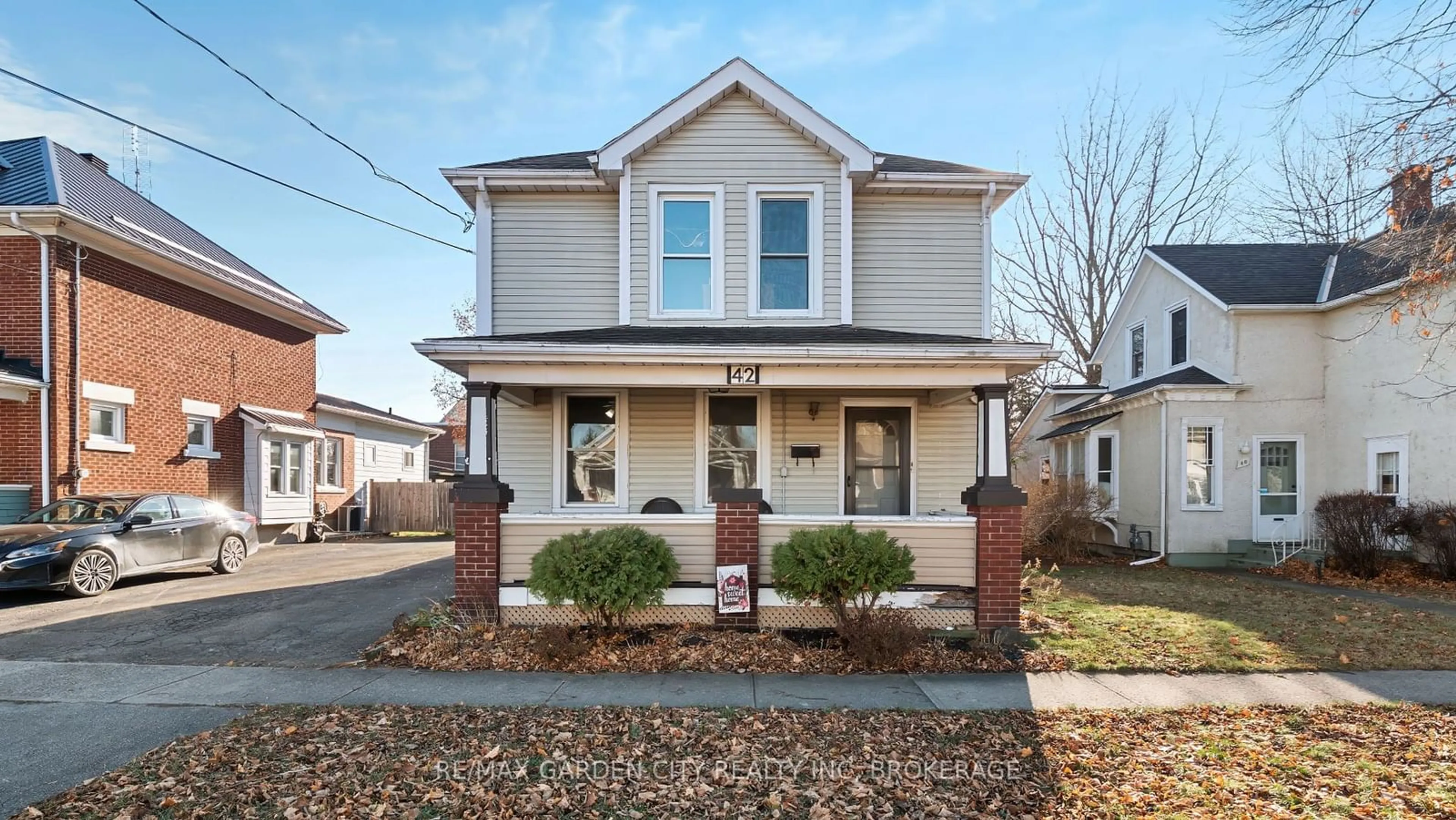 Home with brick exterior material, street for 42 Dacotah St, St. Catharines Ontario L2R 1Z7