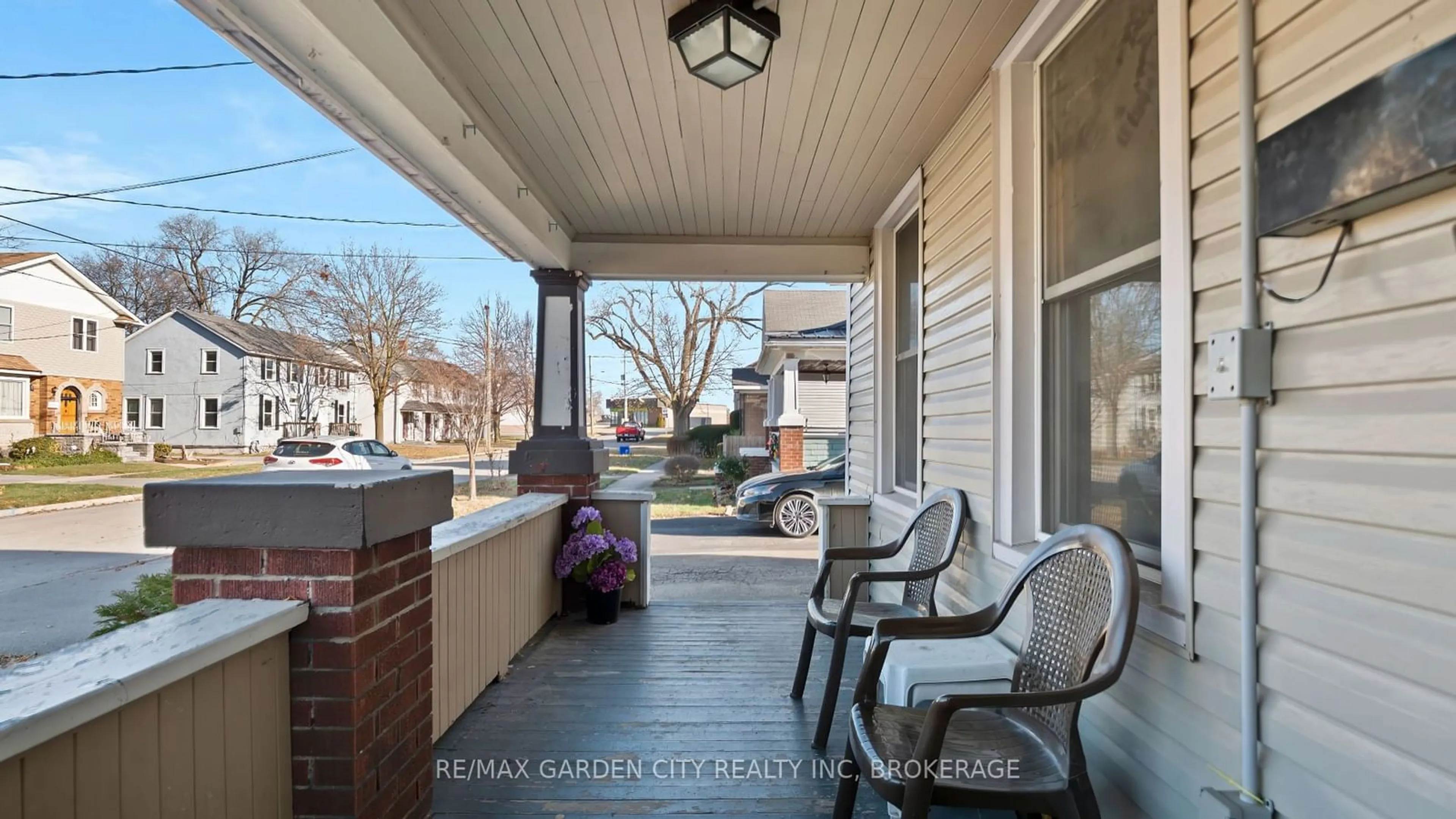 Patio, street for 42 Dacotah St, St. Catharines Ontario L2R 1Z7