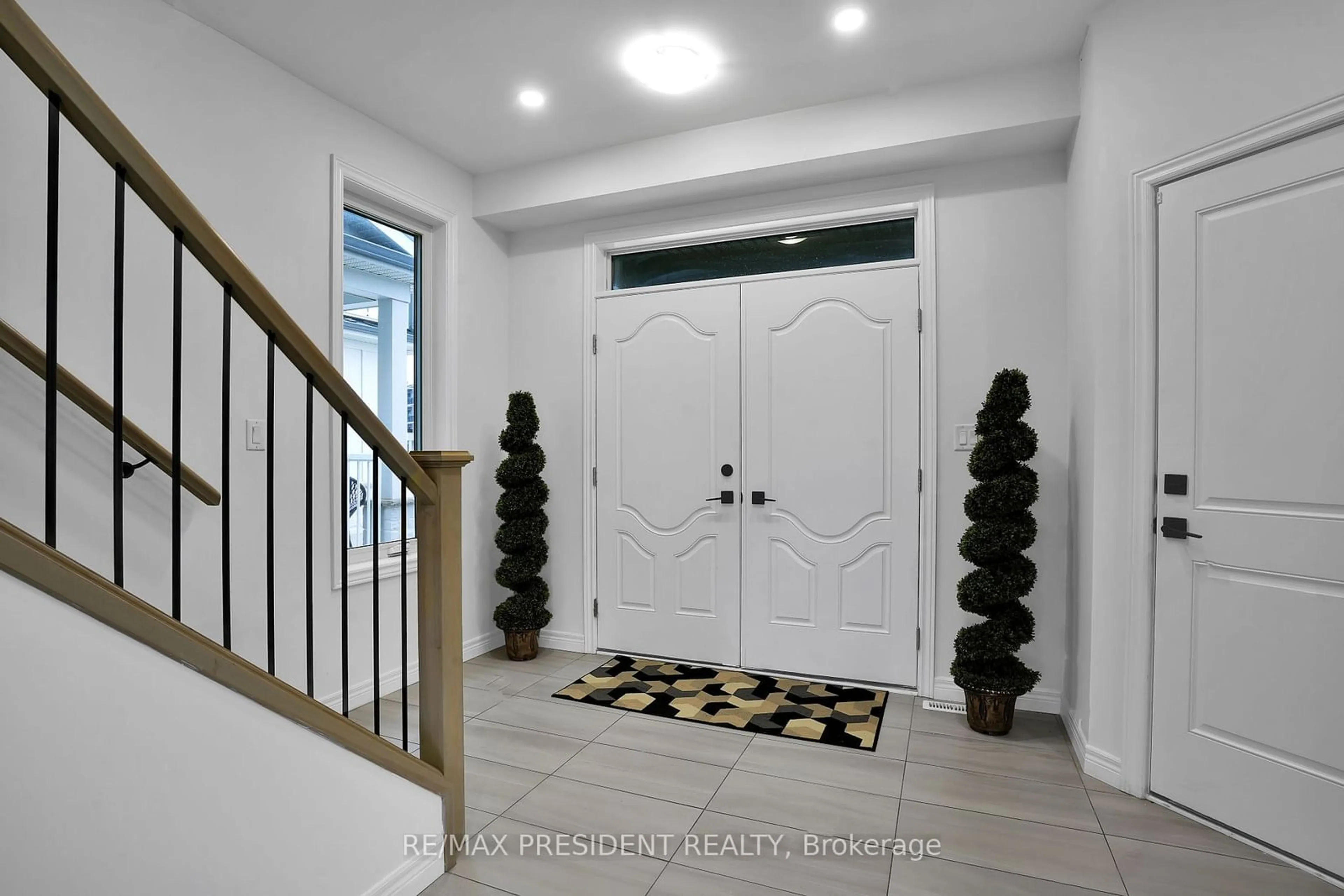 Indoor entryway for 1514 Drew St, London Ontario N5V 0C2