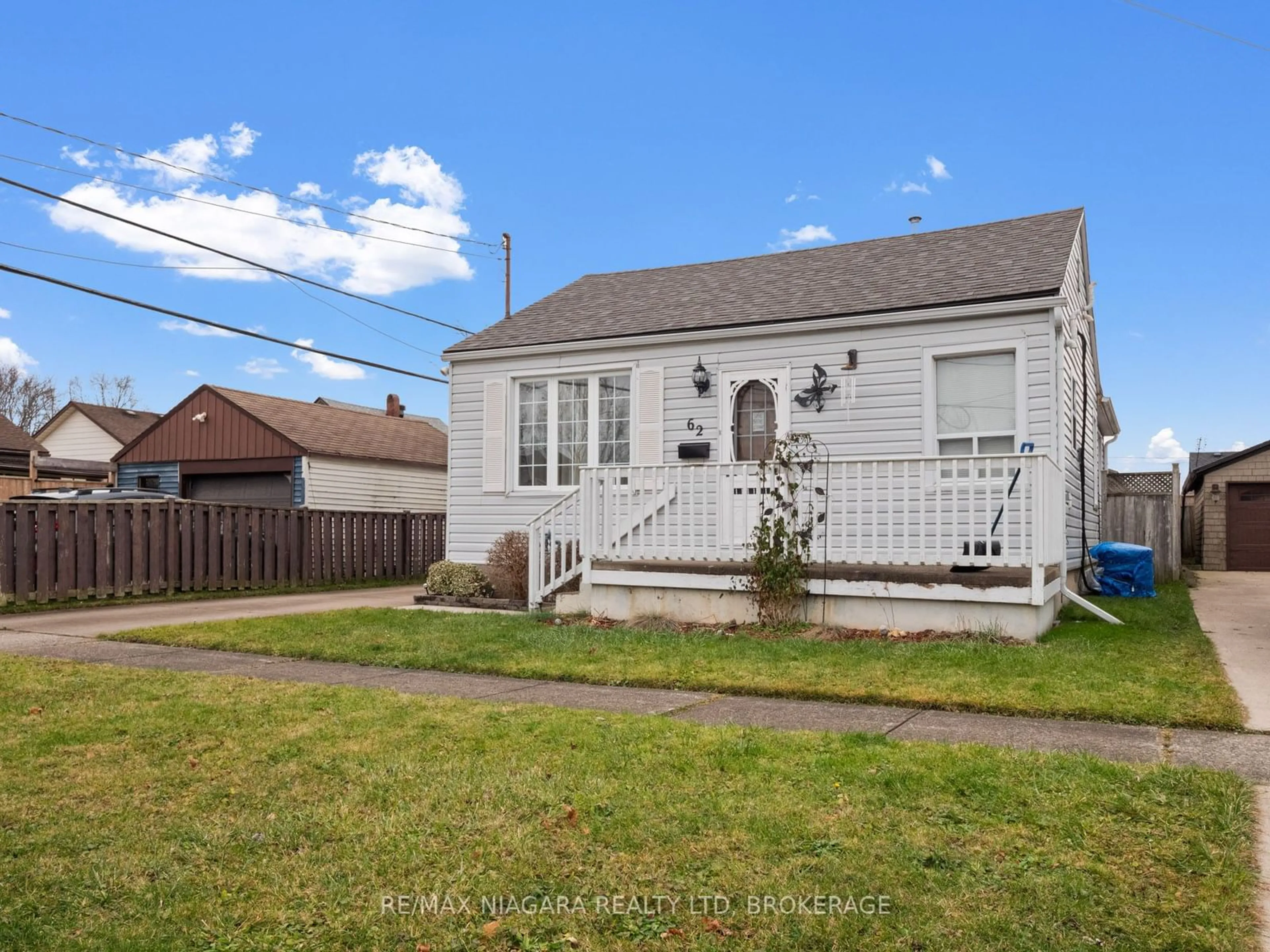 A pic from outside/outdoor area/front of a property/back of a property/a pic from drone, street for 62 Douglas St, Fort Erie Ontario L2A 3W5