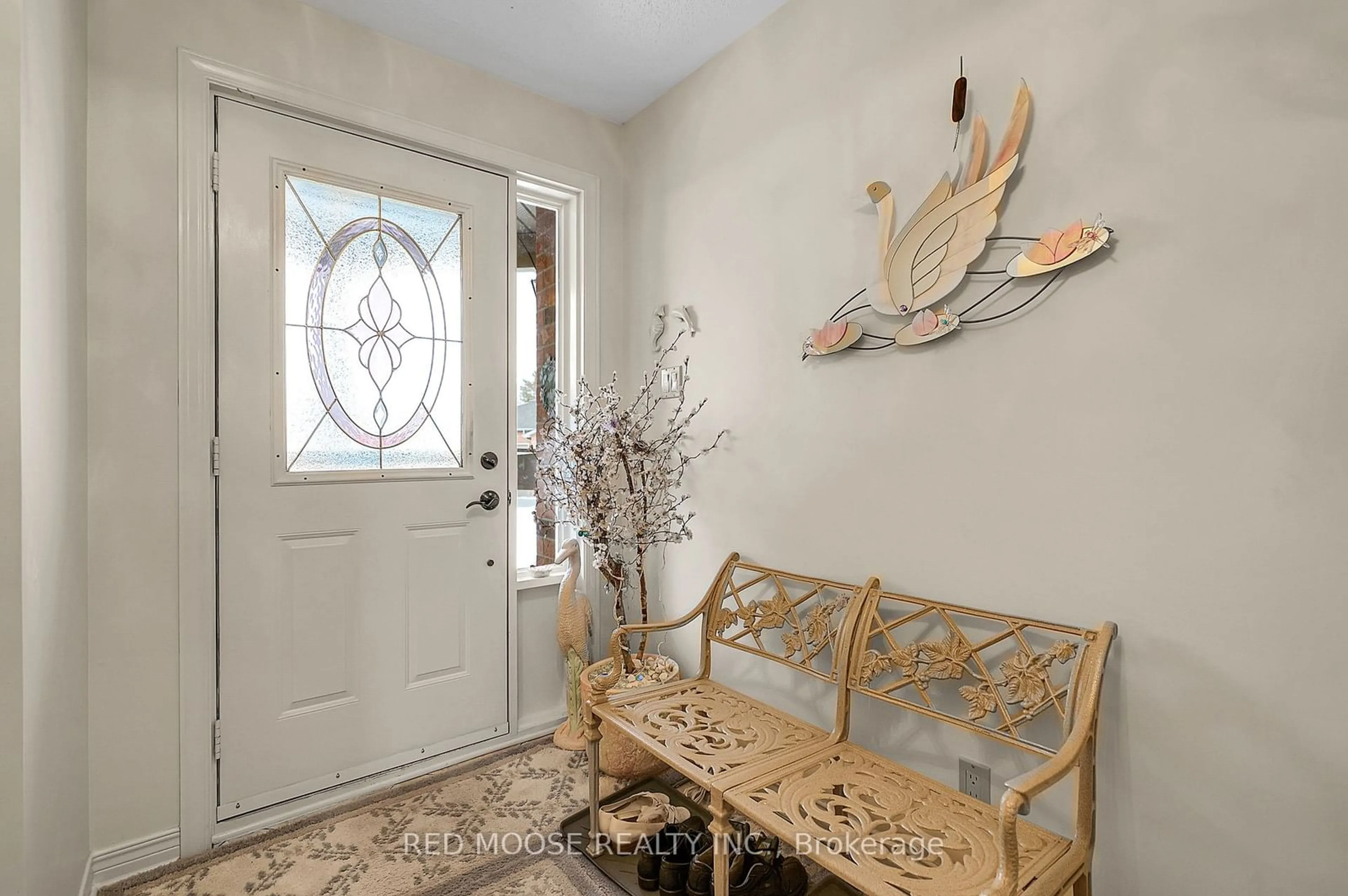 Indoor entryway for 24 Partridge Dr, Kanata Ontario K2M 2P6