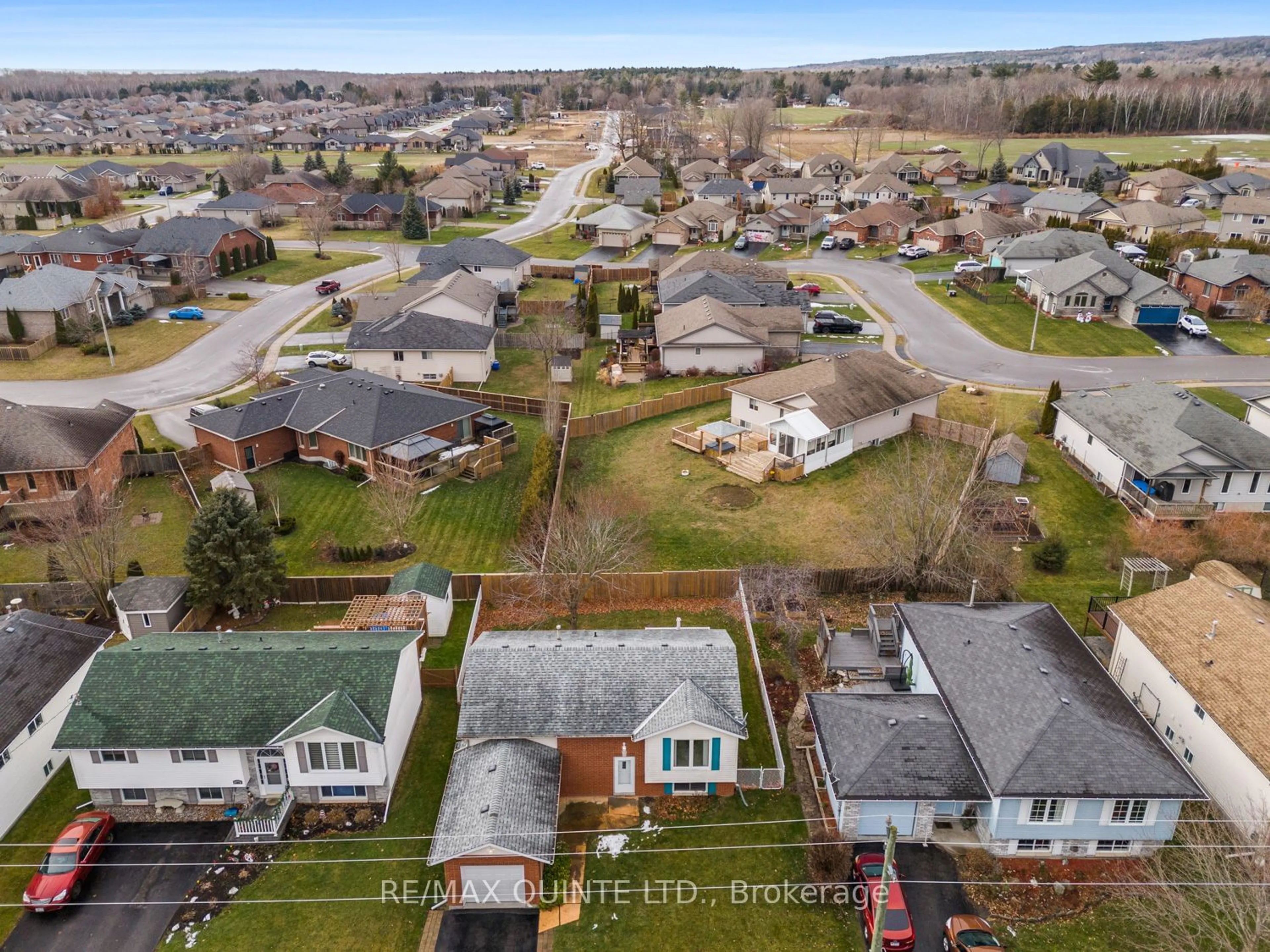 A pic from outside/outdoor area/front of a property/back of a property/a pic from drone, unknown for 102 CEDAR St, Brighton Ontario K0K 1H0