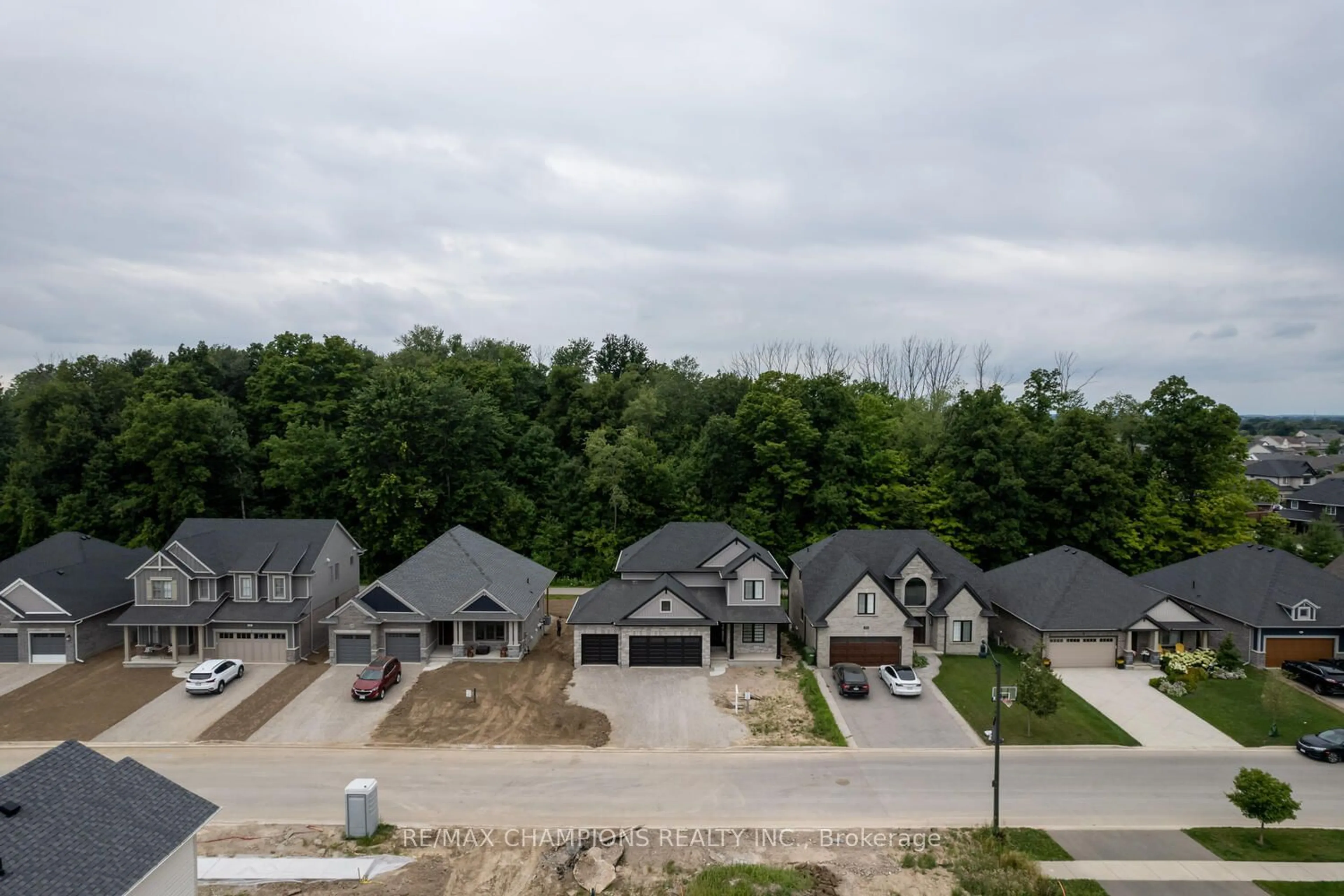 A pic from outside/outdoor area/front of a property/back of a property/a pic from drone, unknown for 42 Acorn Tr, St. Thomas Ontario N5R 0H8