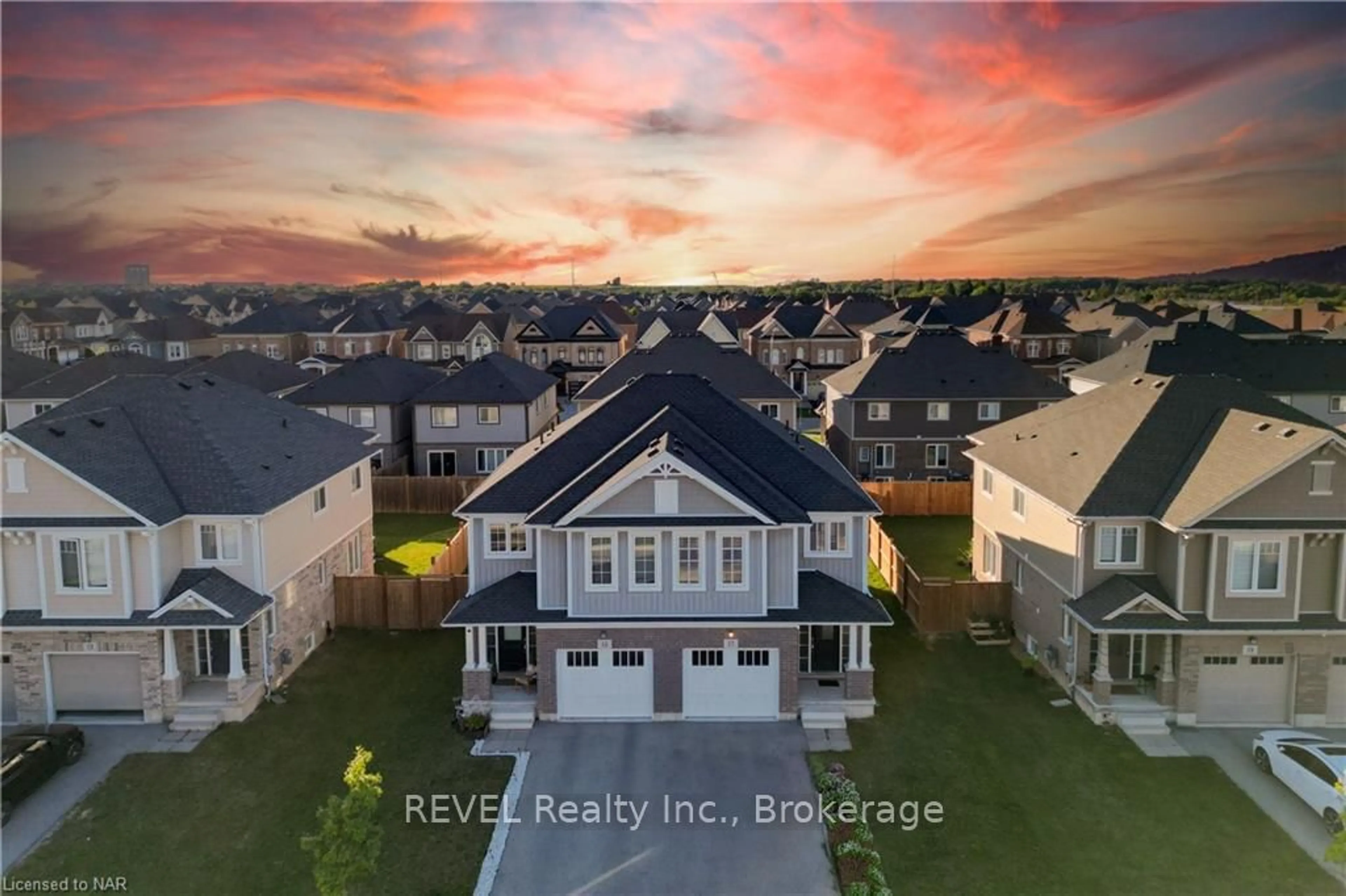 A pic from outside/outdoor area/front of a property/back of a property/a pic from drone, water/lake/river/ocean view for 17 Hawthorn Ave, Thorold Ontario L2V 0H9