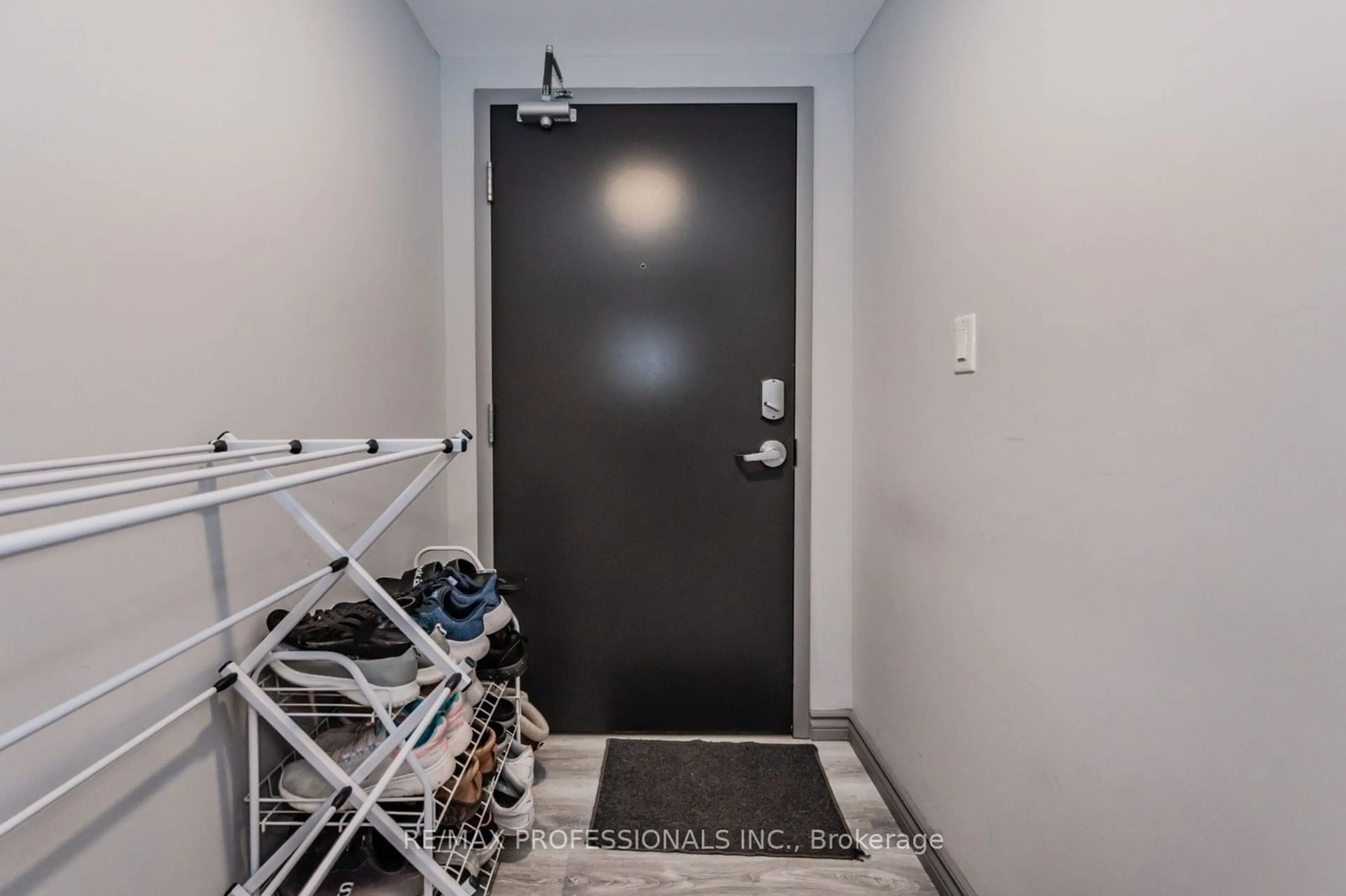 Indoor entryway for 275 Larch St #B616, Waterloo Ontario N2L 3R2