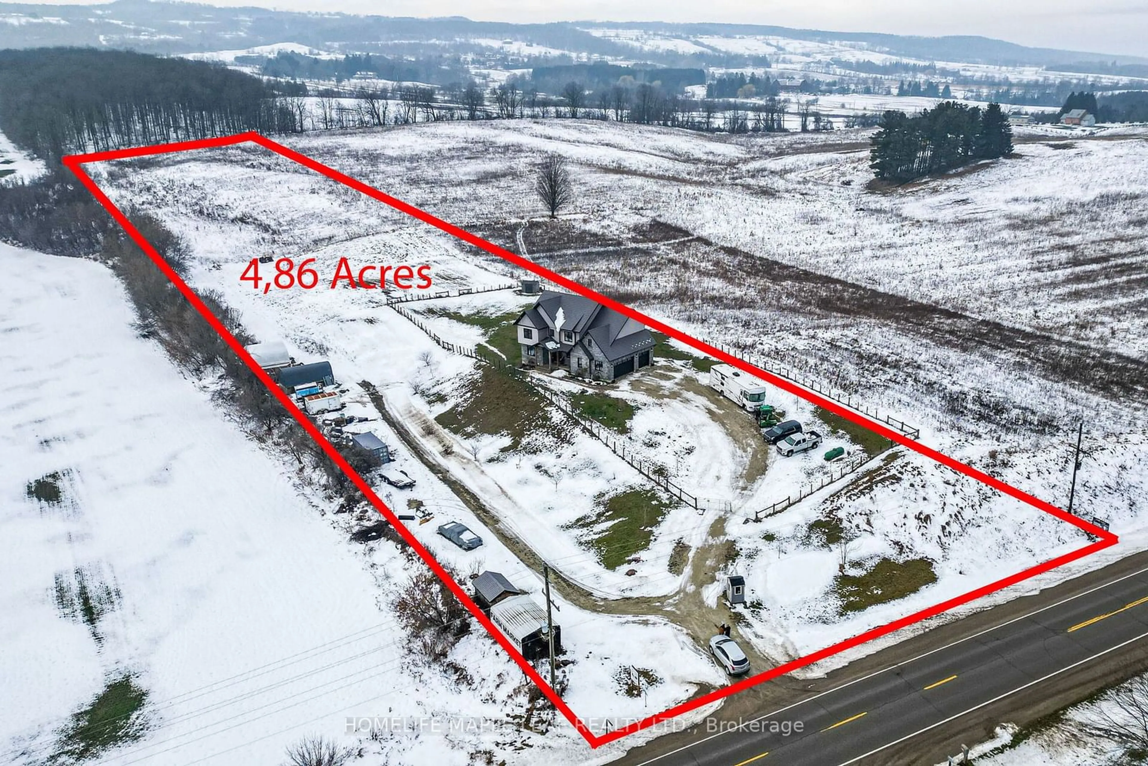 A pic from outside/outdoor area/front of a property/back of a property/a pic from drone, building for 938666 Airport Rd, Mulmur Ontario L9V 0M1