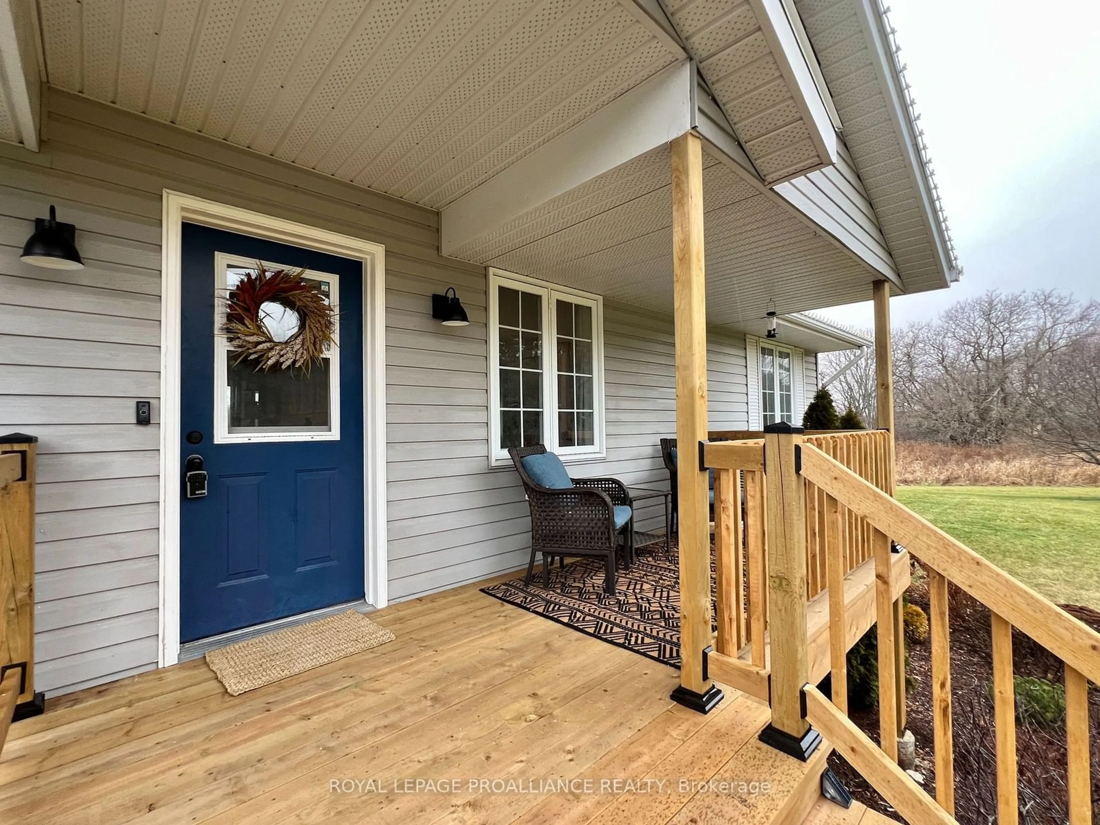 Indoor entryway for 1290 Victoria Rd, Prince Edward County Ontario K0K 1A0