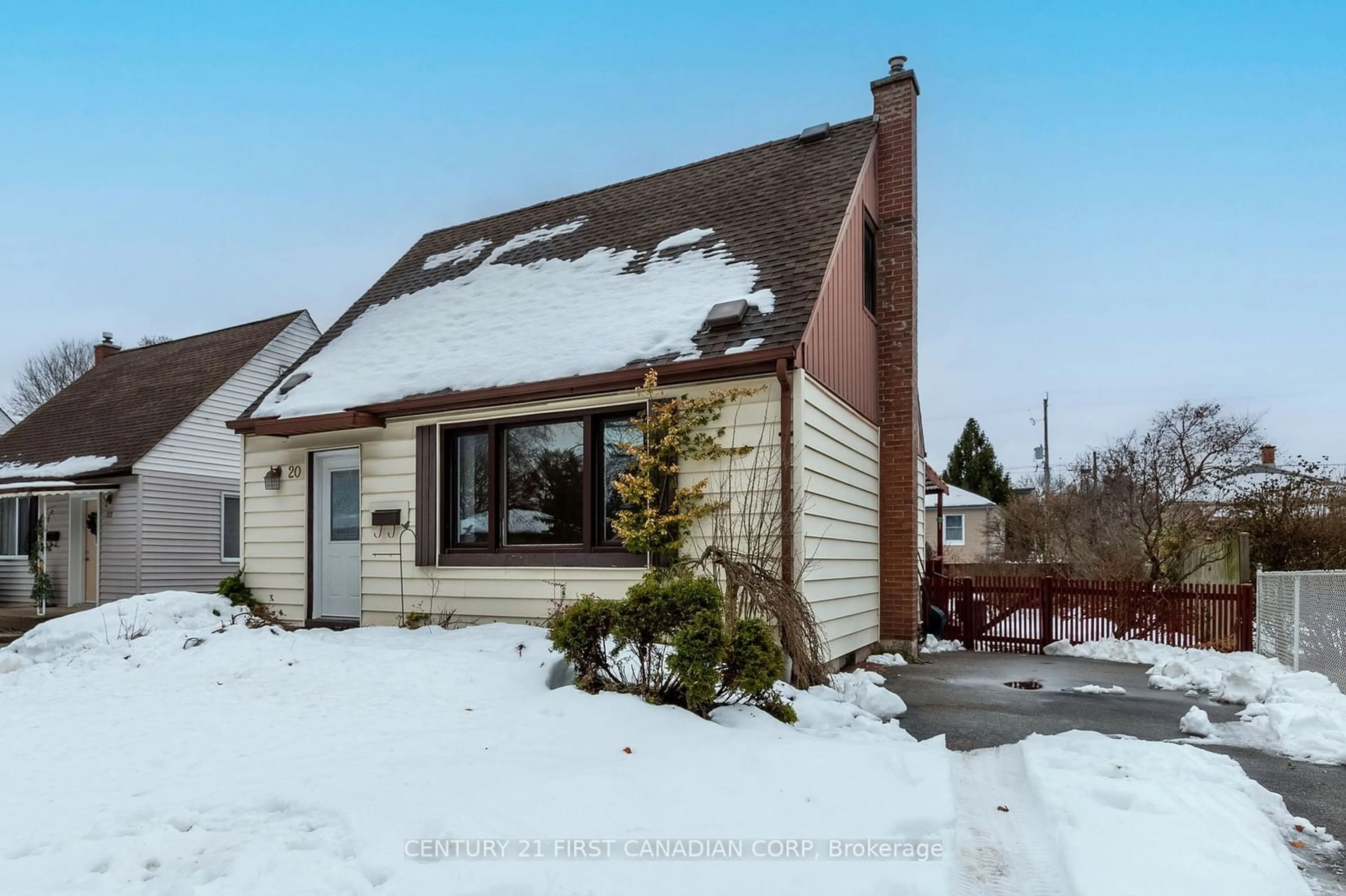 Home with vinyl exterior material, street for 20 Apeldoorn Cres, London Ontario N5Y 2B6