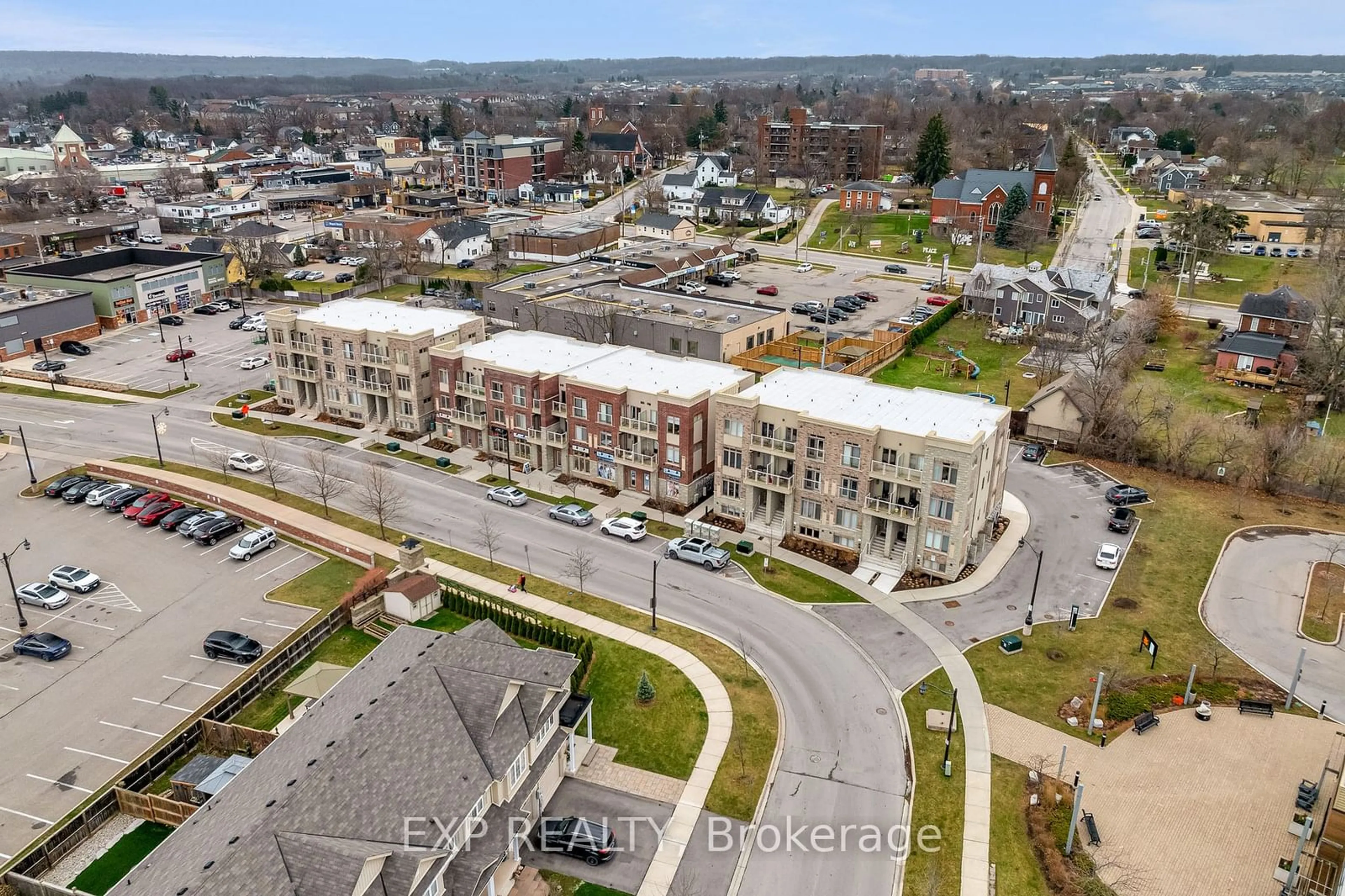 A pic from outside/outdoor area/front of a property/back of a property/a pic from drone, street for 5012 Serena Dr #5, Lincoln Ontario L0R 1B4