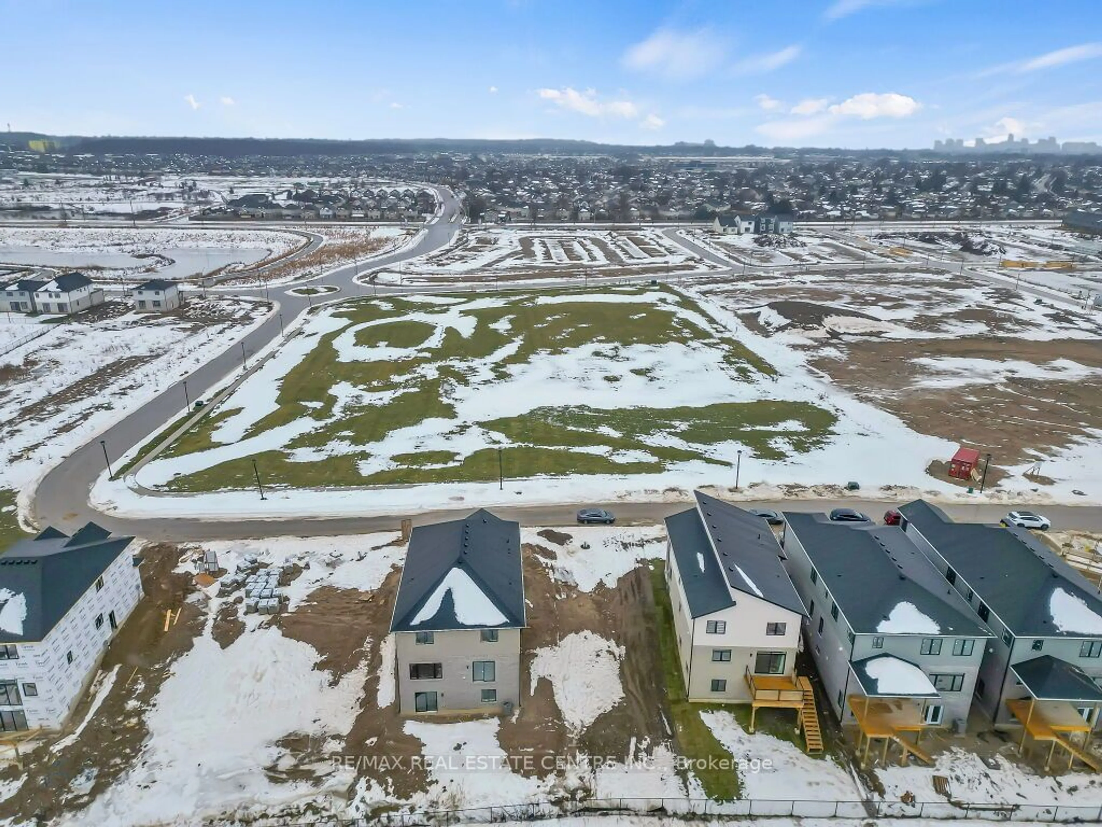 A pic from outside/outdoor area/front of a property/back of a property/a pic from drone, mountain view for 883 Darnley Blvd, London Ontario N6M 0L9