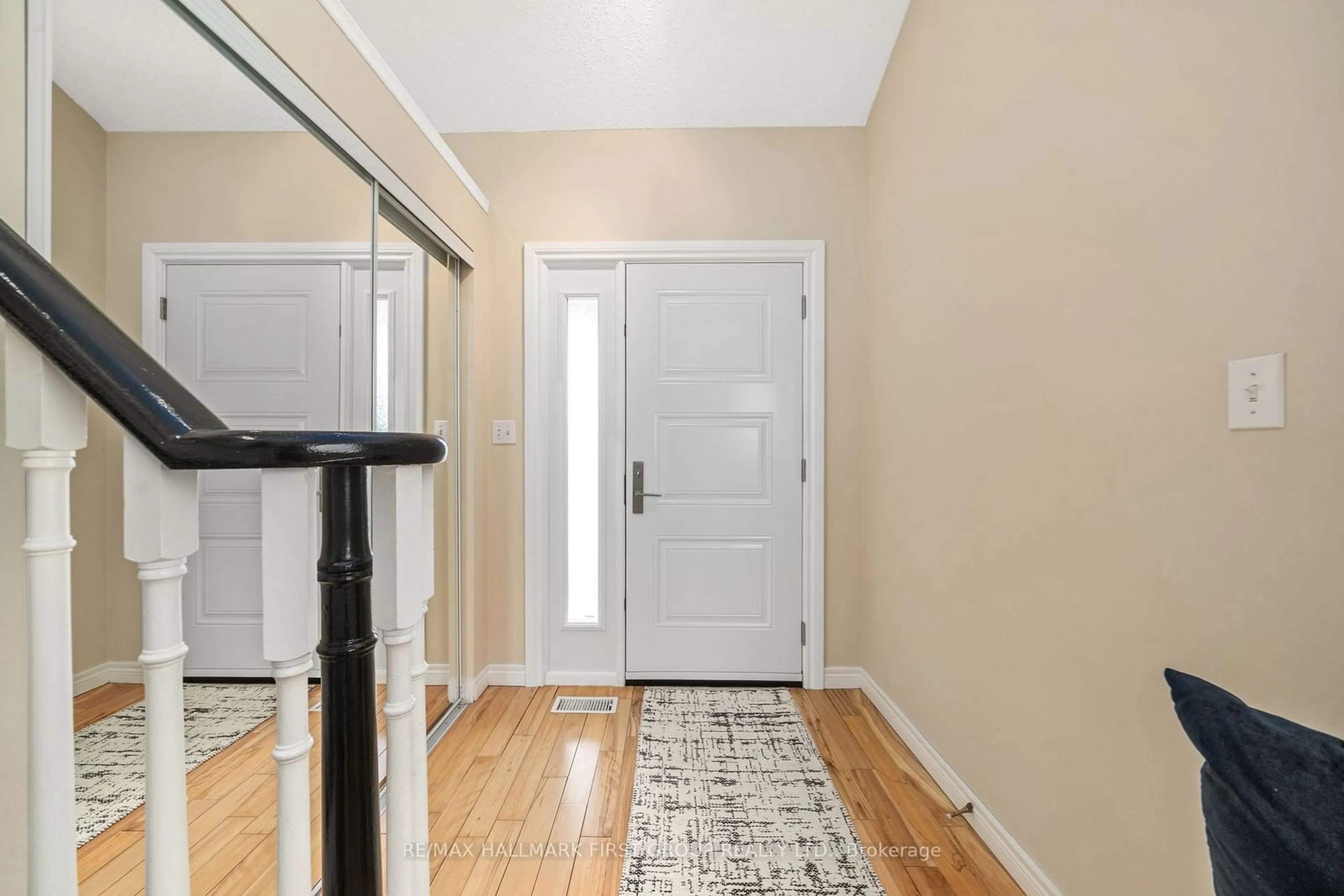 Indoor entryway for 52 Munroe St, Cobourg Ontario K9A 1C1