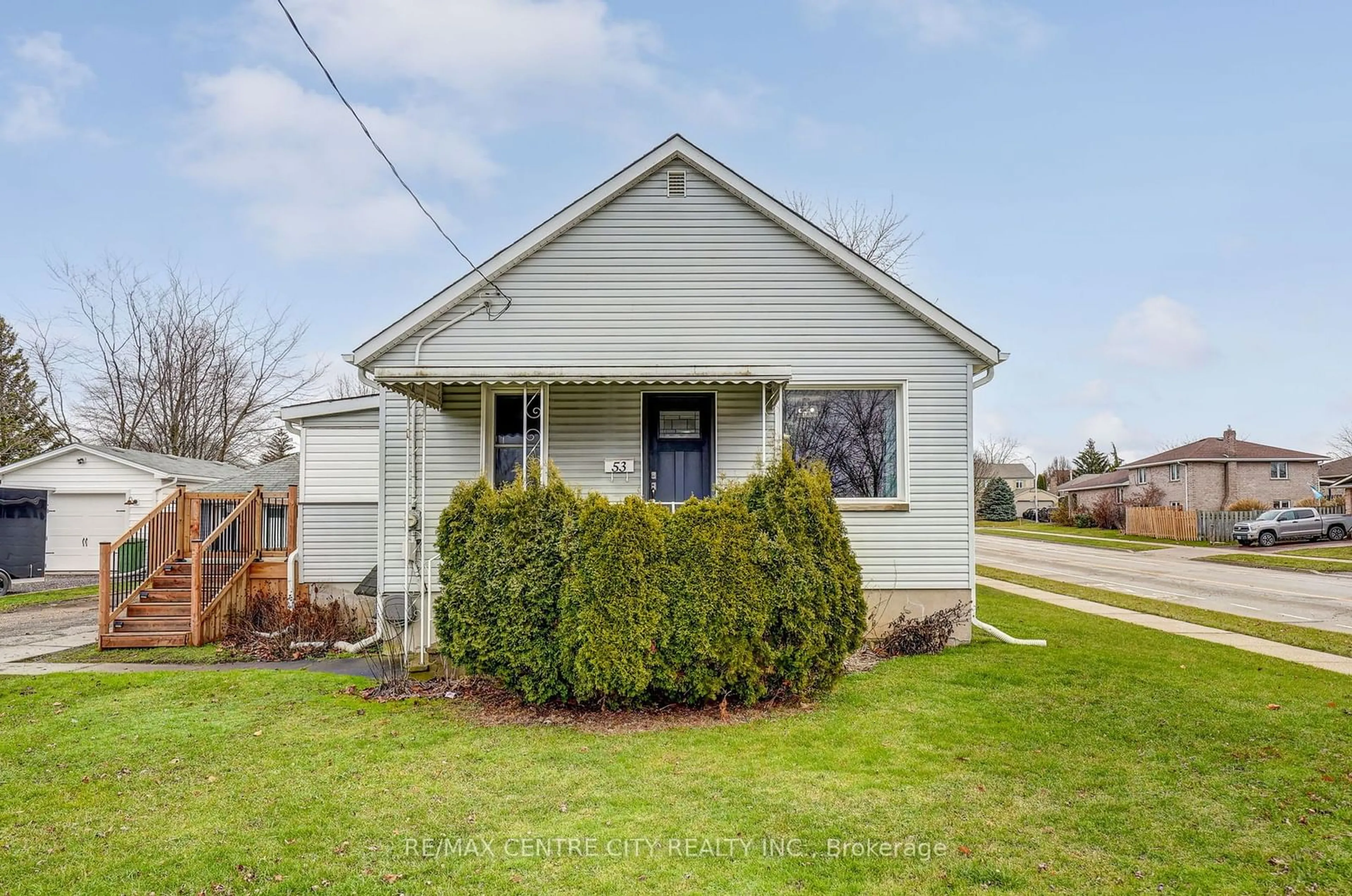 Home with vinyl exterior material, street for 53 Park Ave, St. Thomas Ontario N5R 4V9