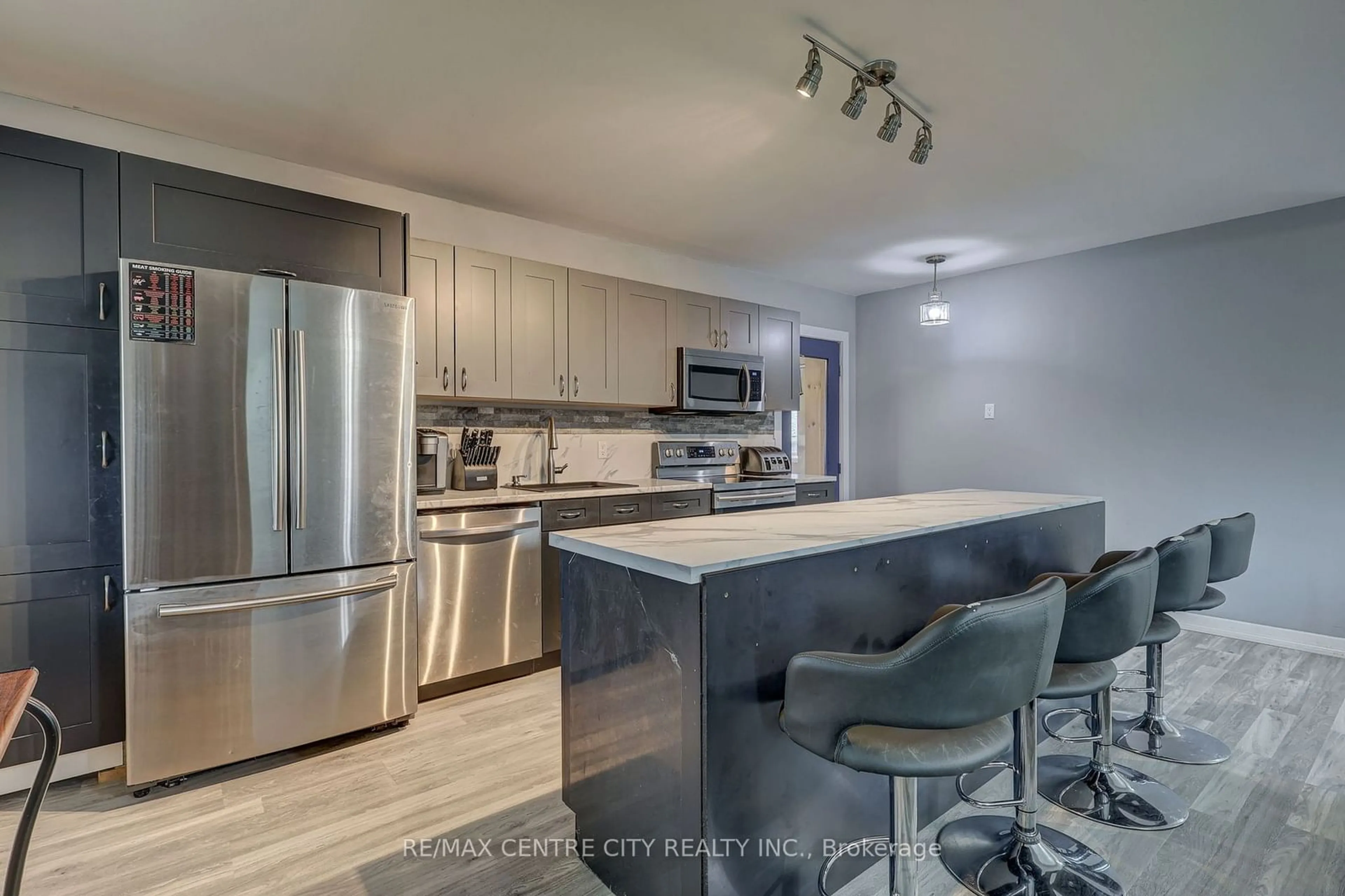 Open concept kitchen, unknown for 53 Park Ave, St. Thomas Ontario N5R 4V9