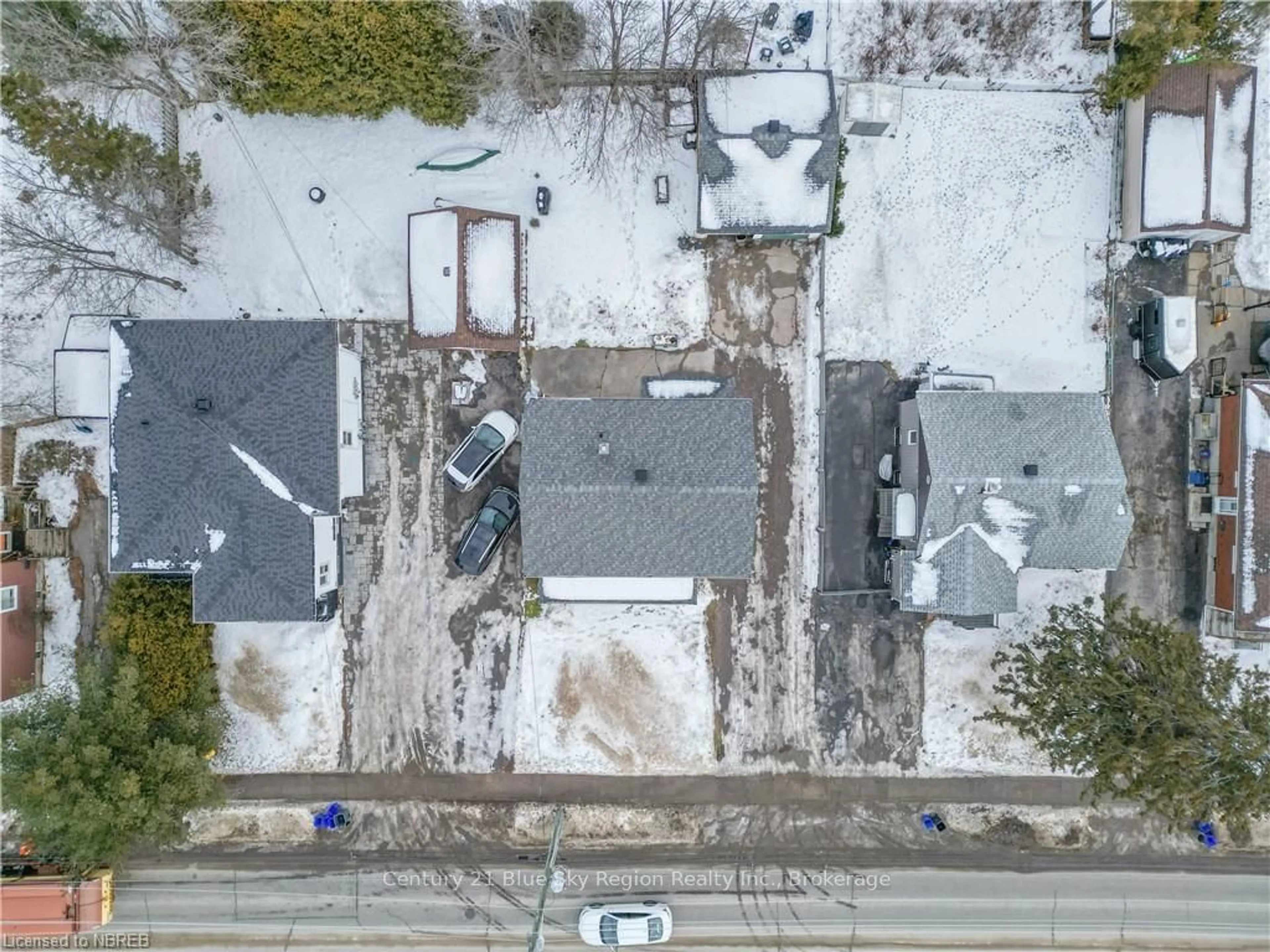 A pic from outside/outdoor area/front of a property/back of a property/a pic from drone, street for 874 O'BRIEN St, North Bay Ontario P1B 5W8