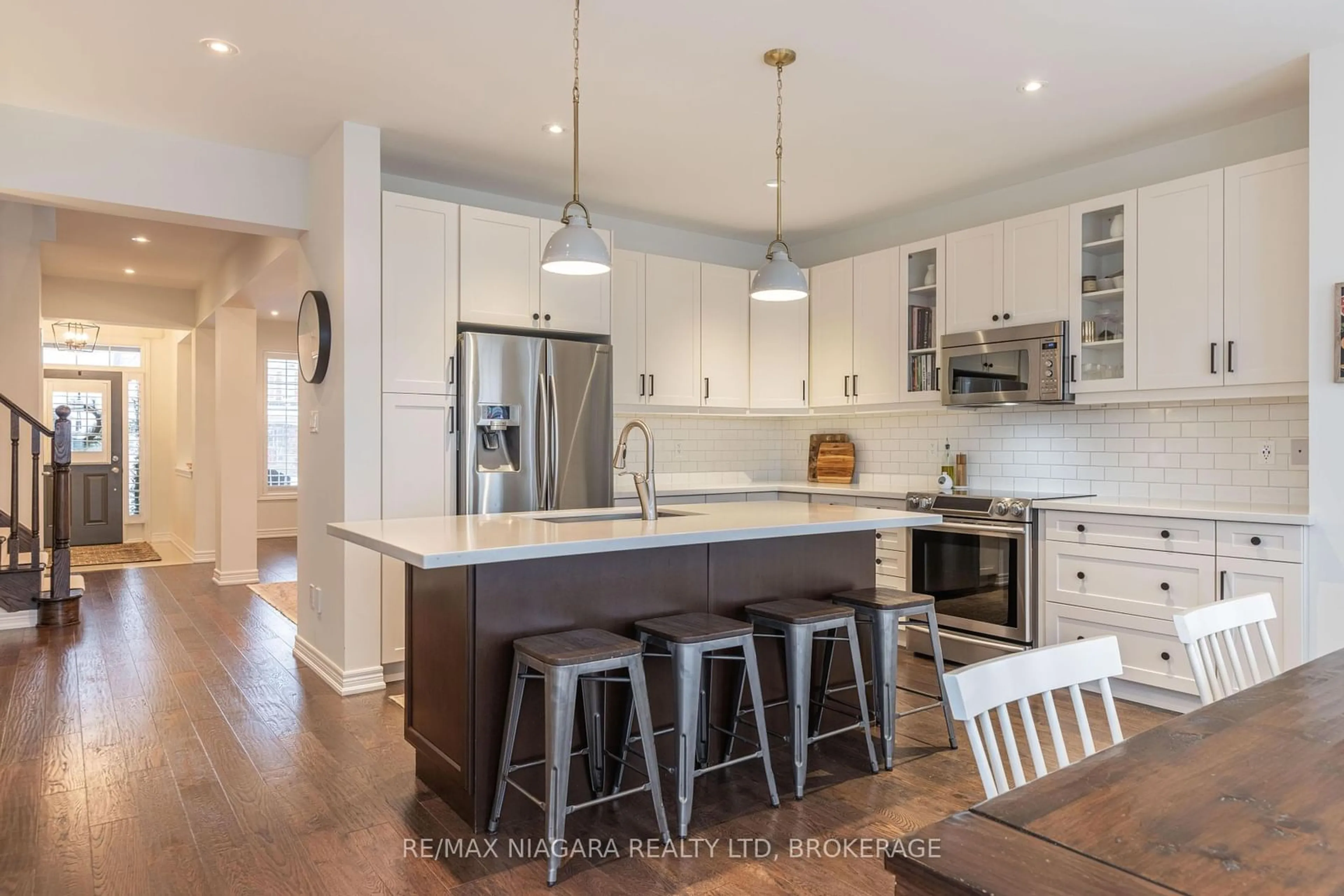 Open concept kitchen, unknown for 6407 Dilalla Cres, Niagara Falls Ontario L2H 0C9